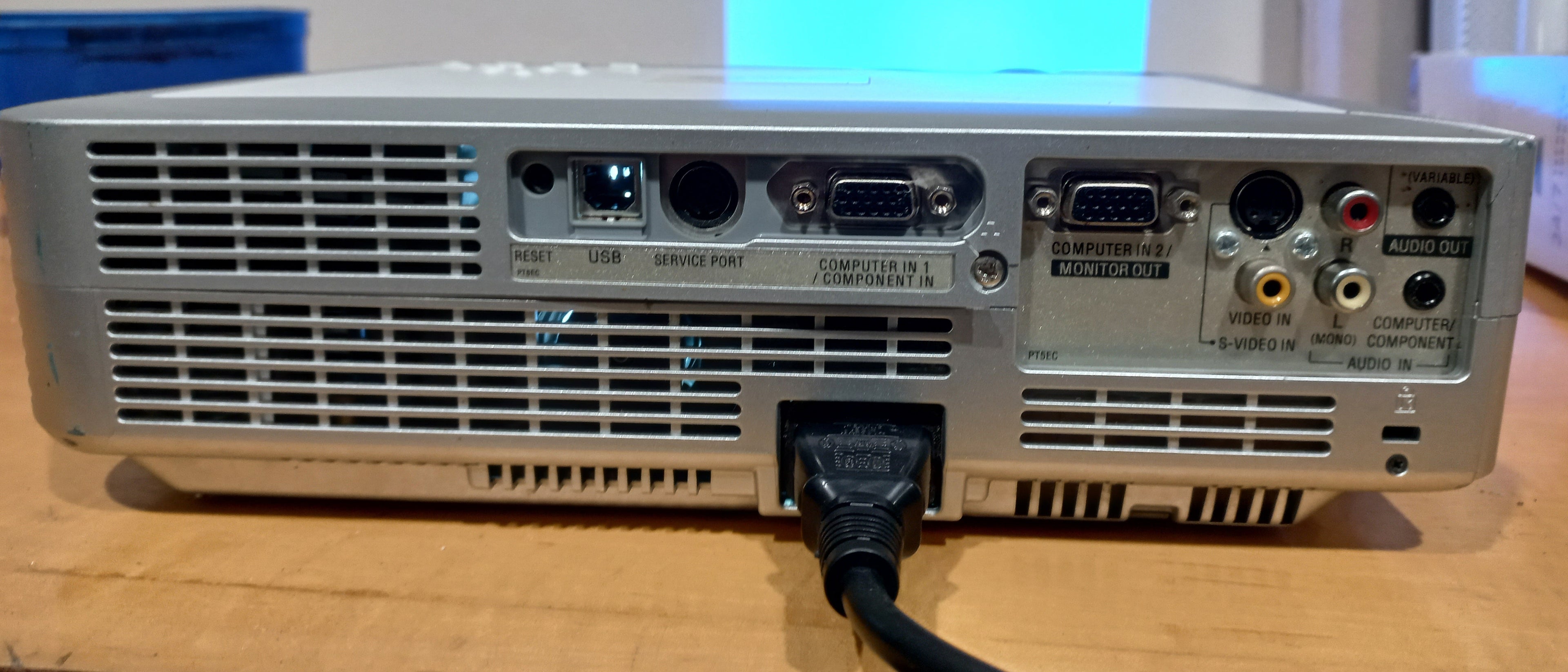 🎥  Projector – Refurbished Sanyo PLC-XU74 Only $75!