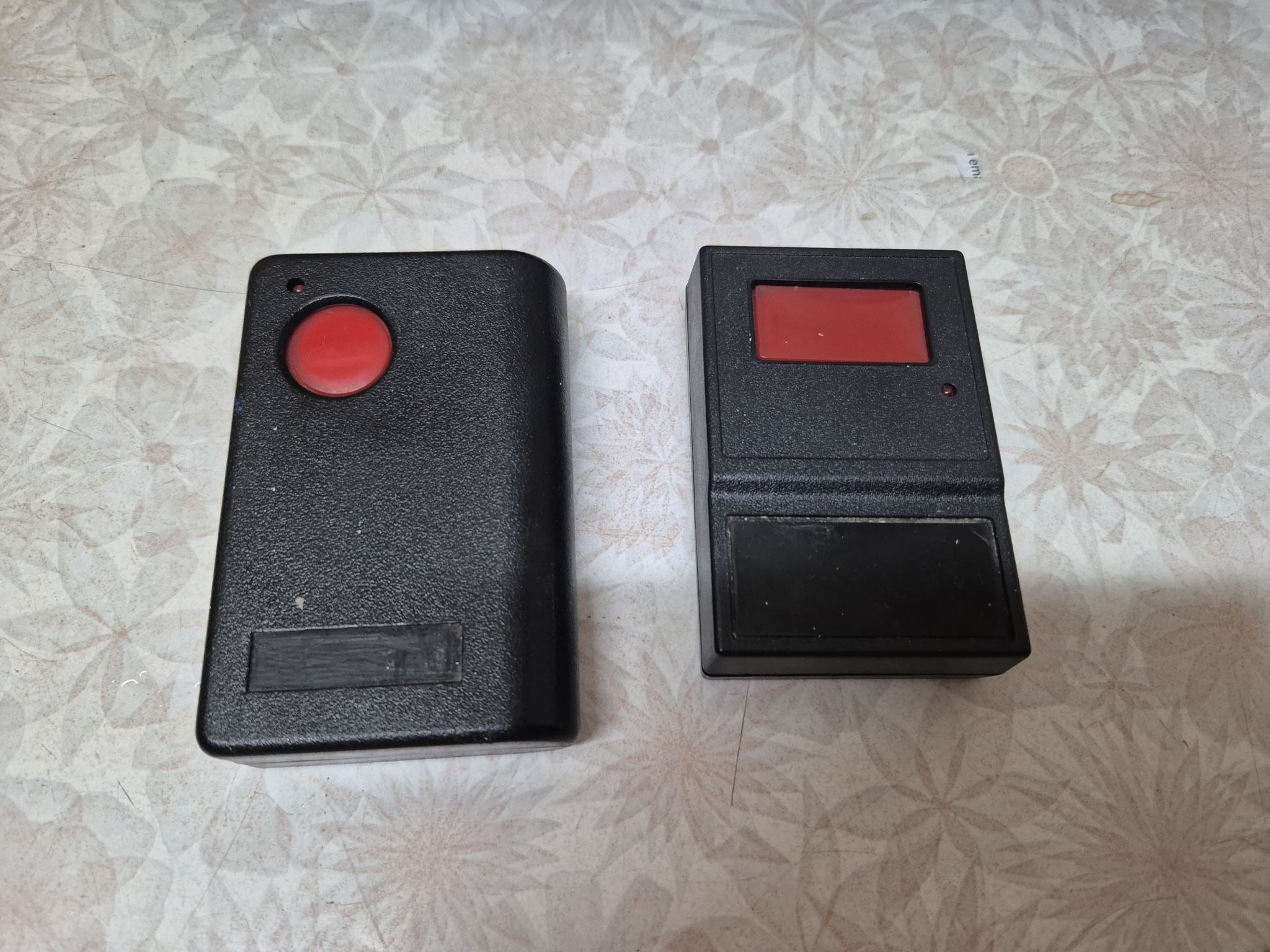 2 × Garage Door Remotes