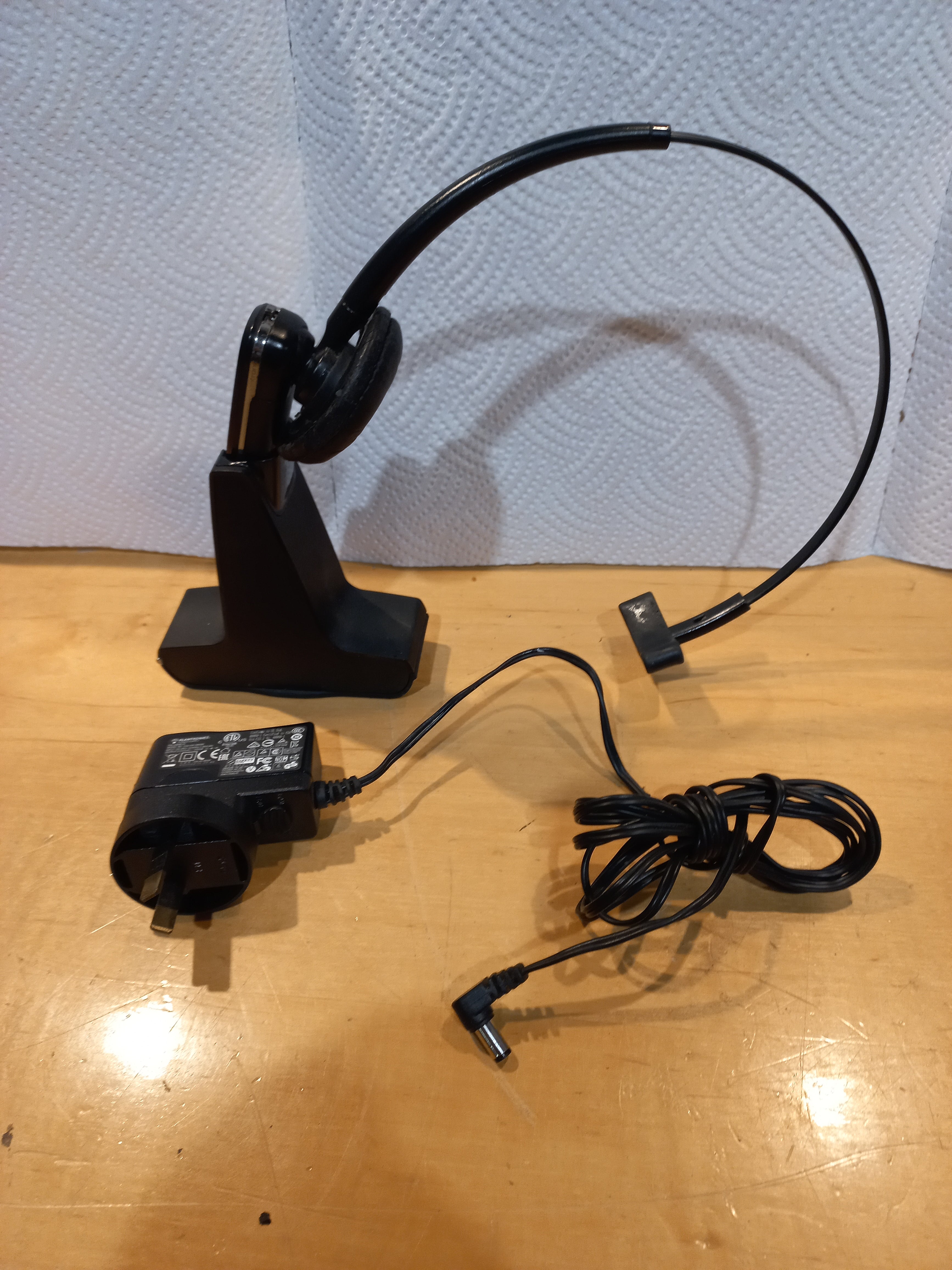 🎧 Plantronics Wireless Headset with Charging Dock