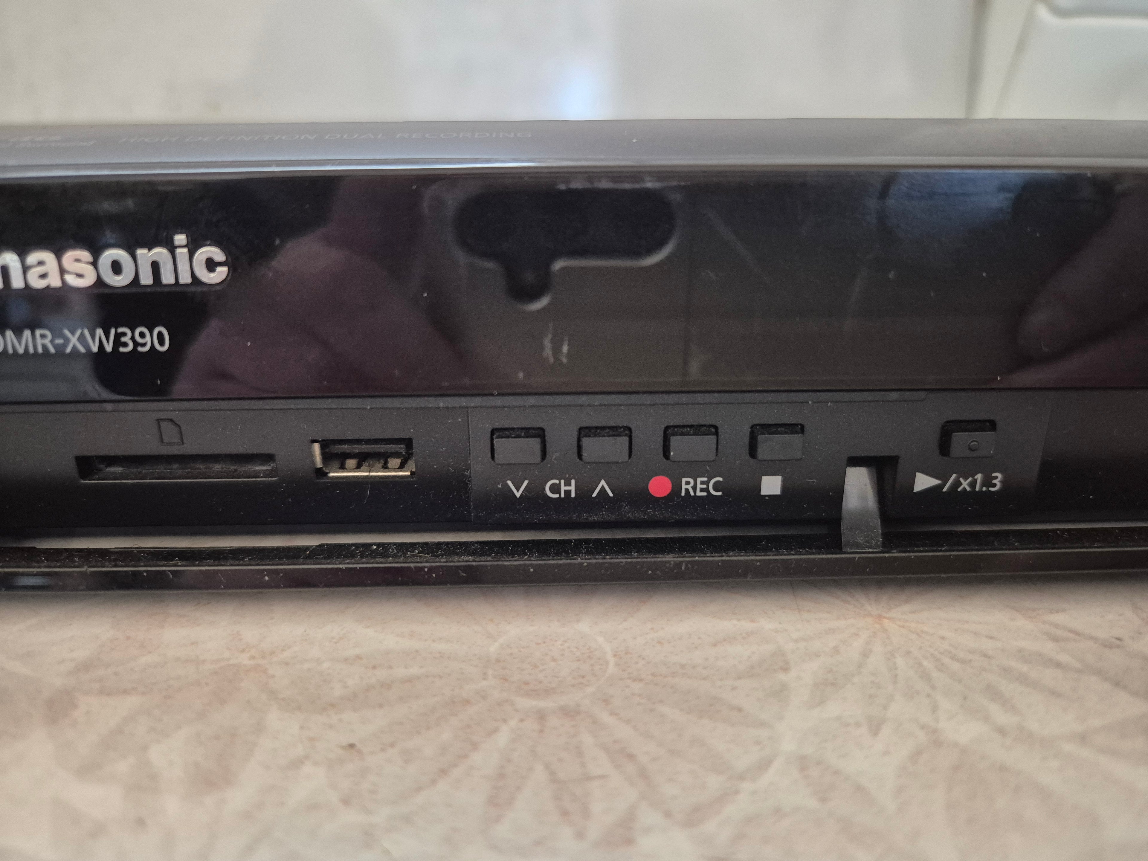 Panasonic DMR-XW390 Twin Tuner DVD Recorder – 500GB HDD with HDMI