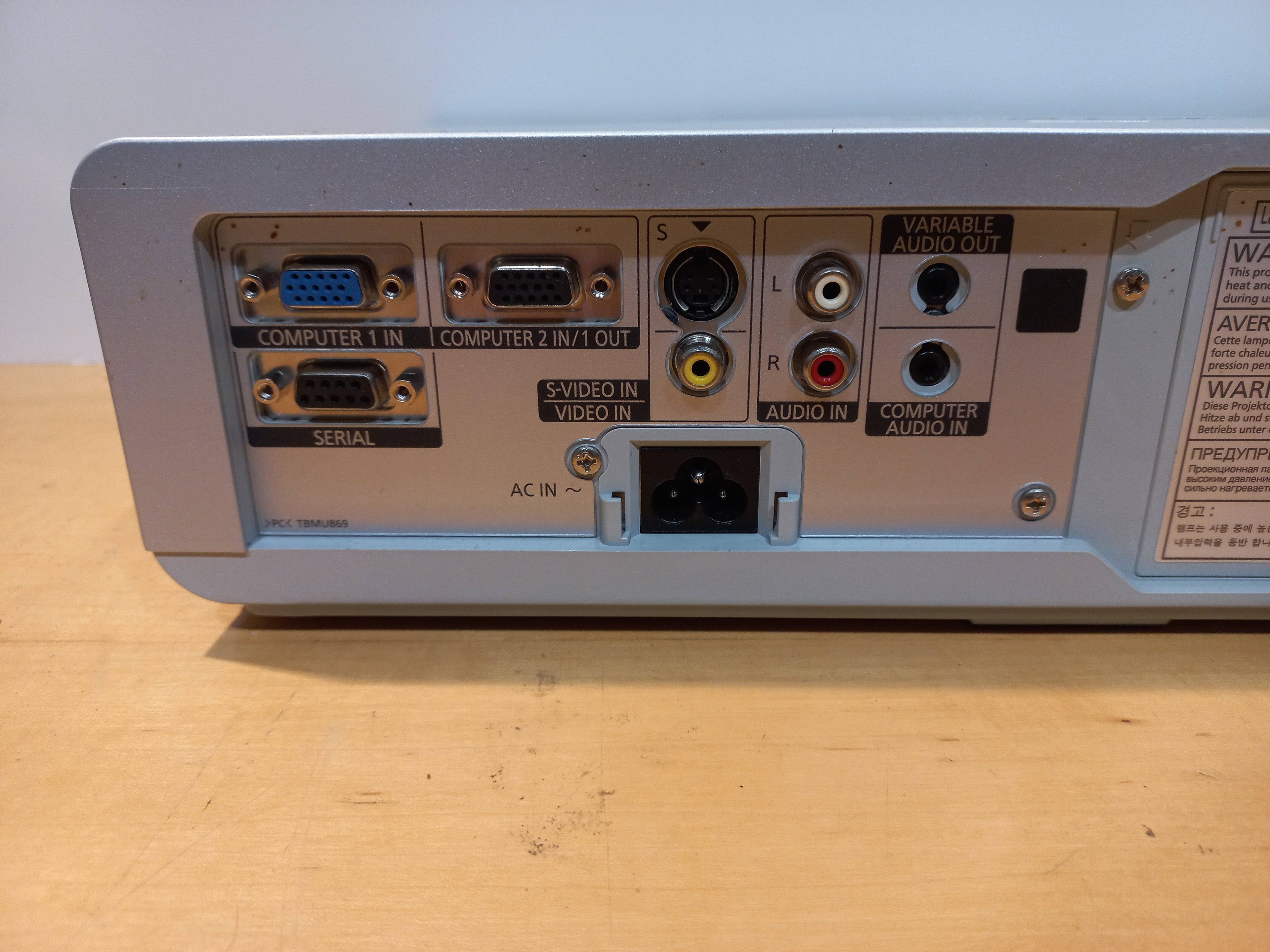 📽️ Panasonic Projector – Model PT-LB8ONT with Remote