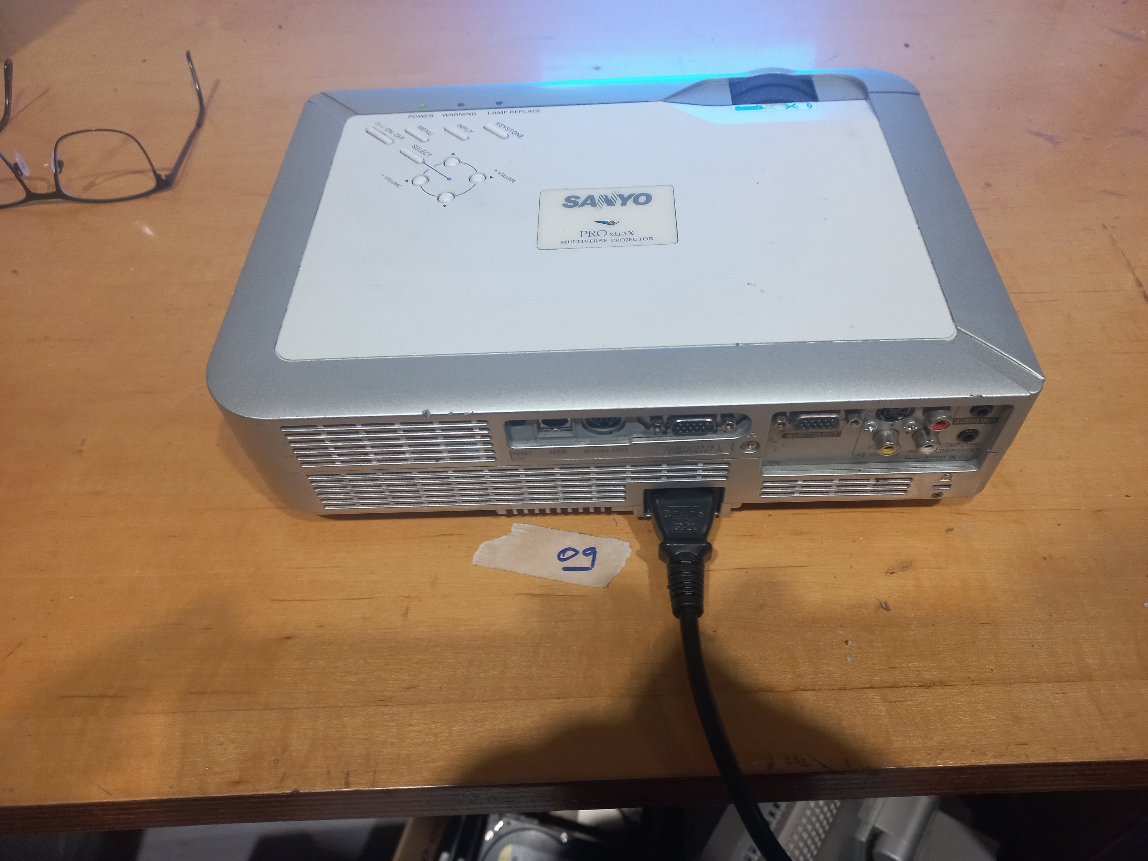 🎥 Sanyo PRO xtraX Multiverse Projector – Model PLC-XU73