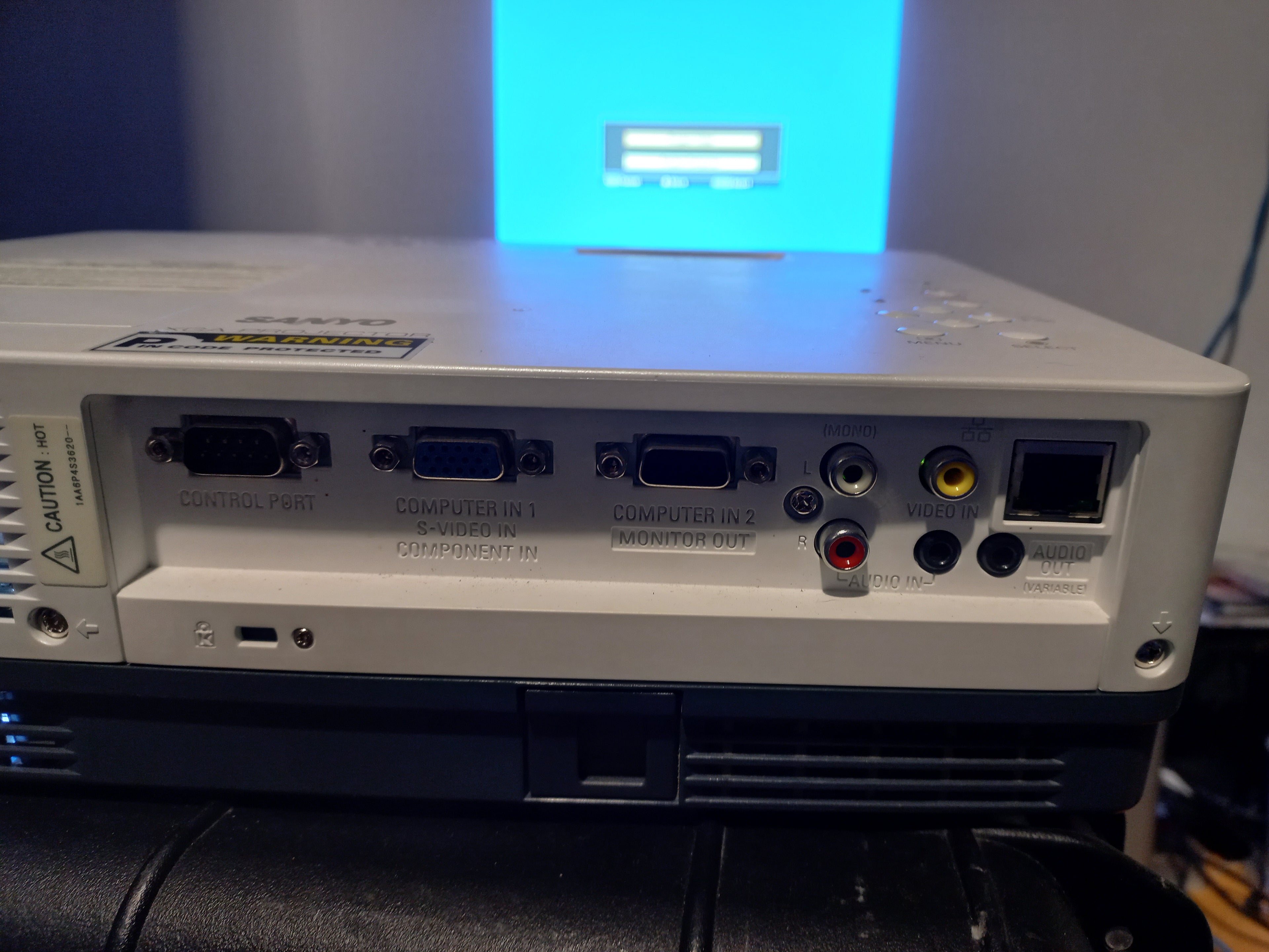 📌&nbsp; Sanyo XGA Projector – PLC‑XD2600 – Very Good Condition