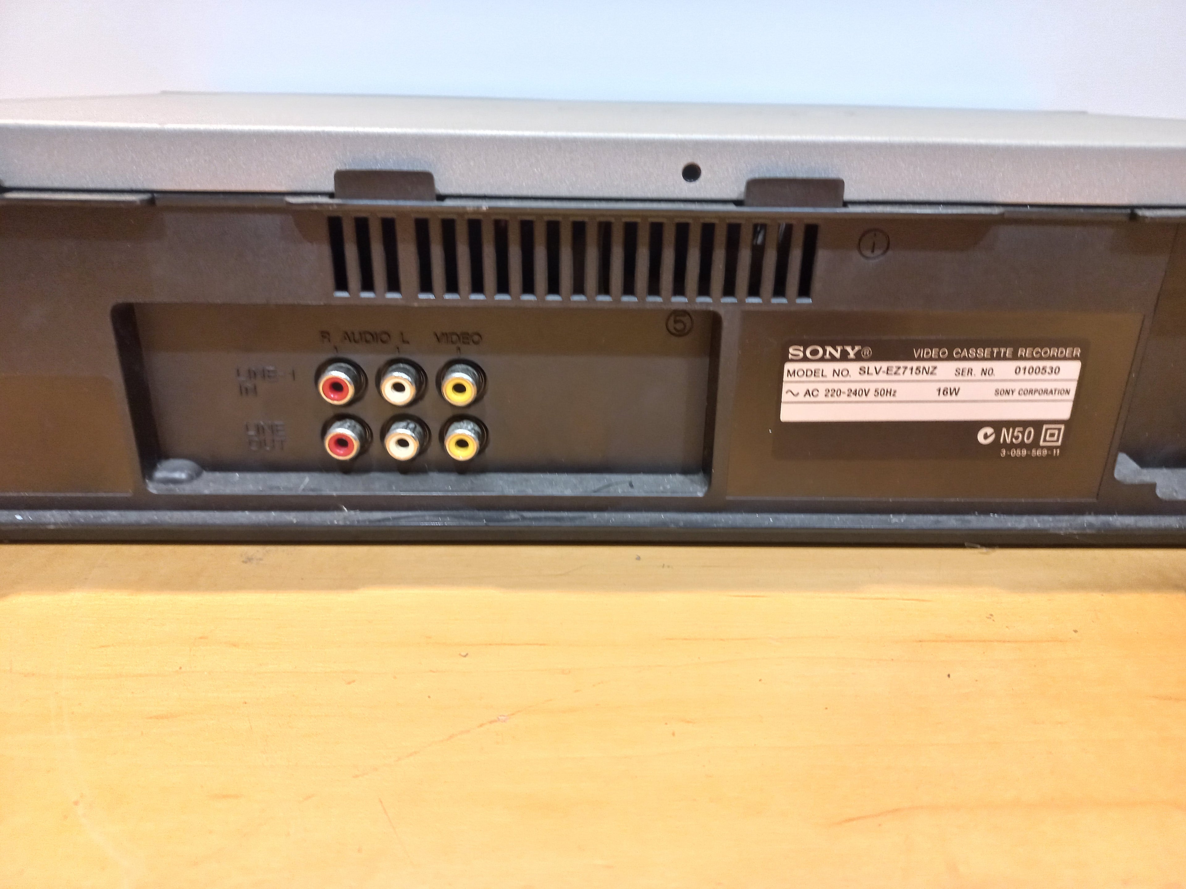 Sony VHS Player – Model SLV-EZ7-15NZ
