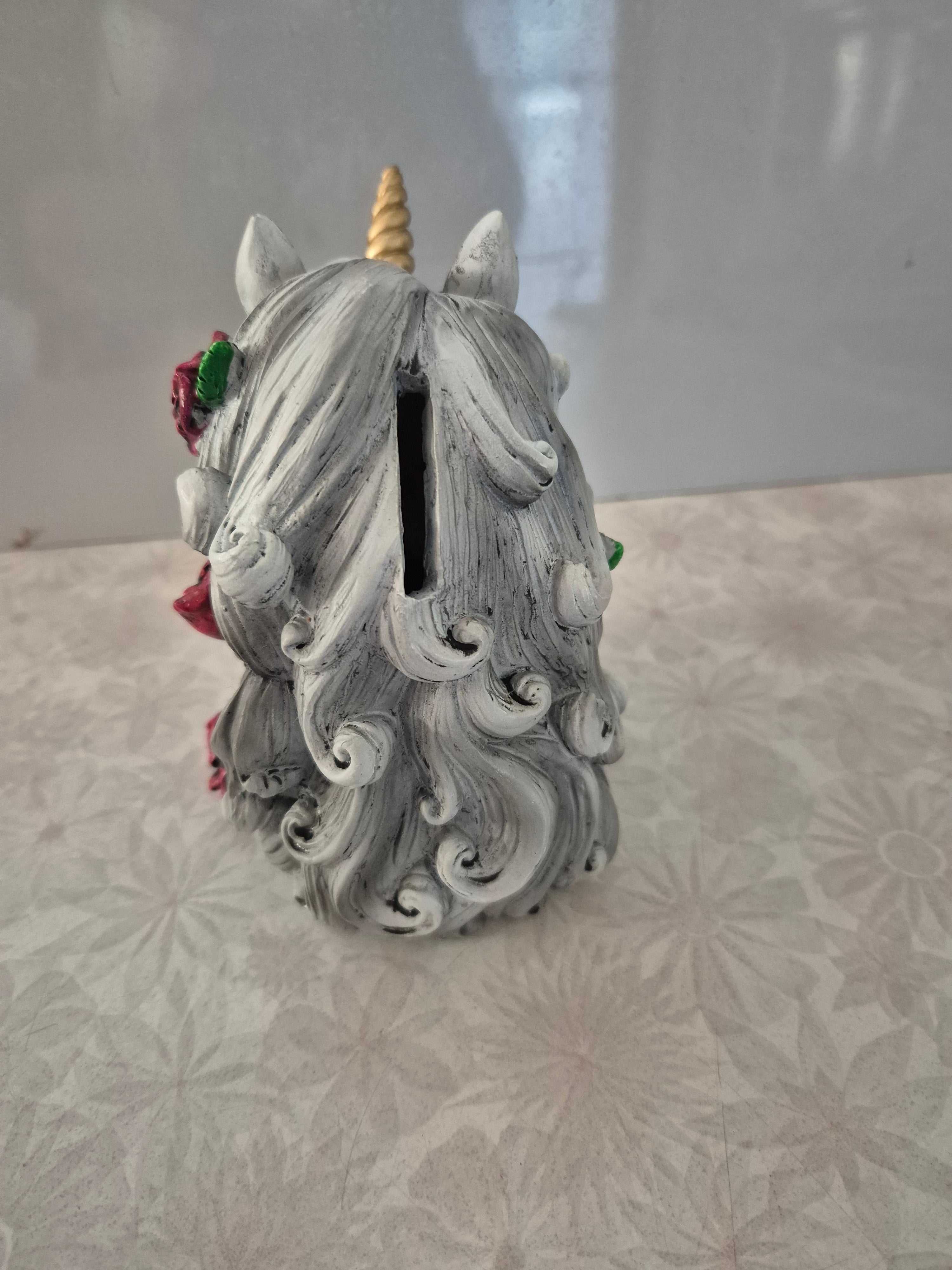 🦄 Gothic Unicorn Head Ceramic Moneybox – Rose Garland &amp; Gold Horn 🌹✨