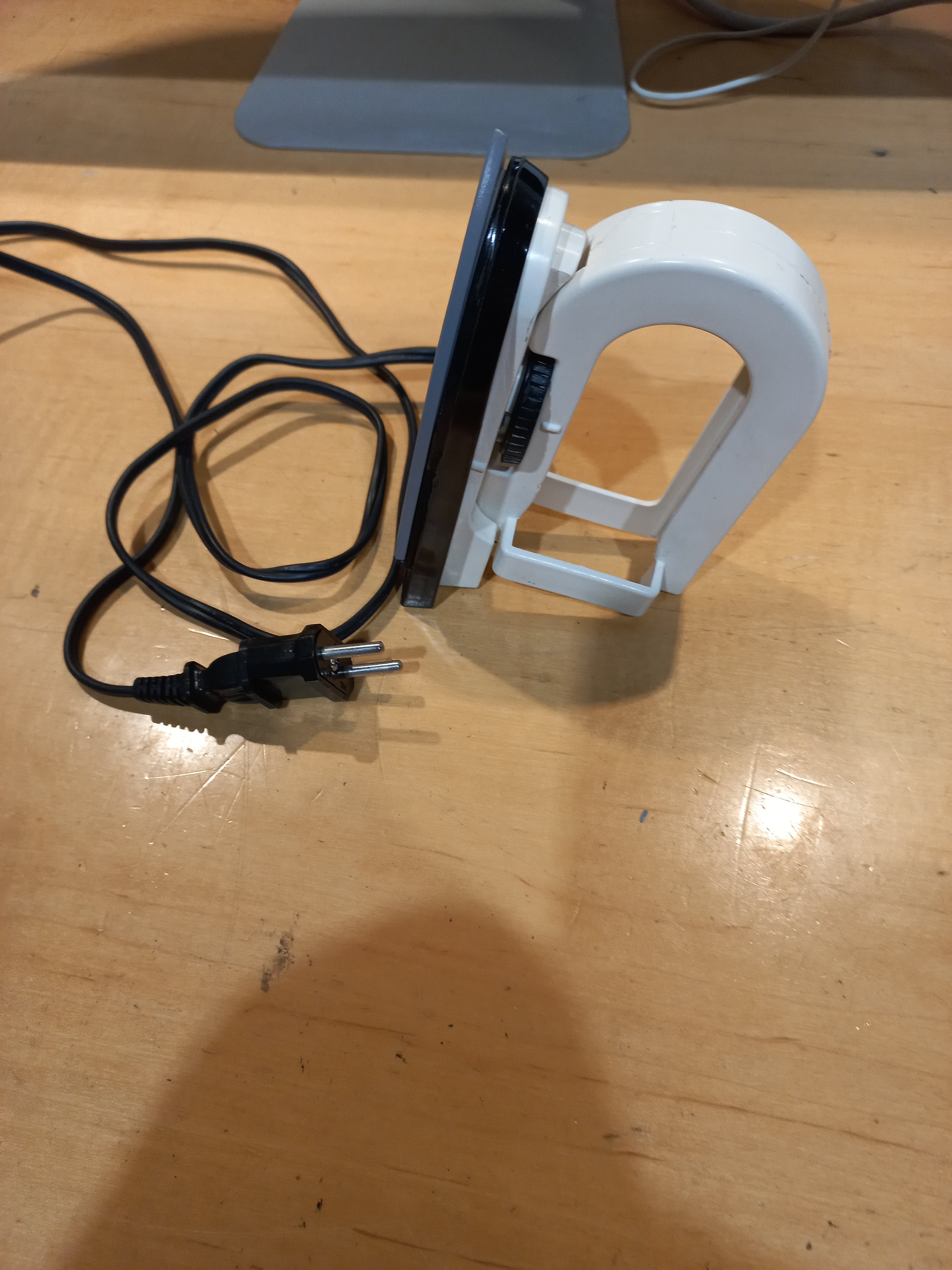 🧳 Jackpot Travel Iron with Folding Case Handle