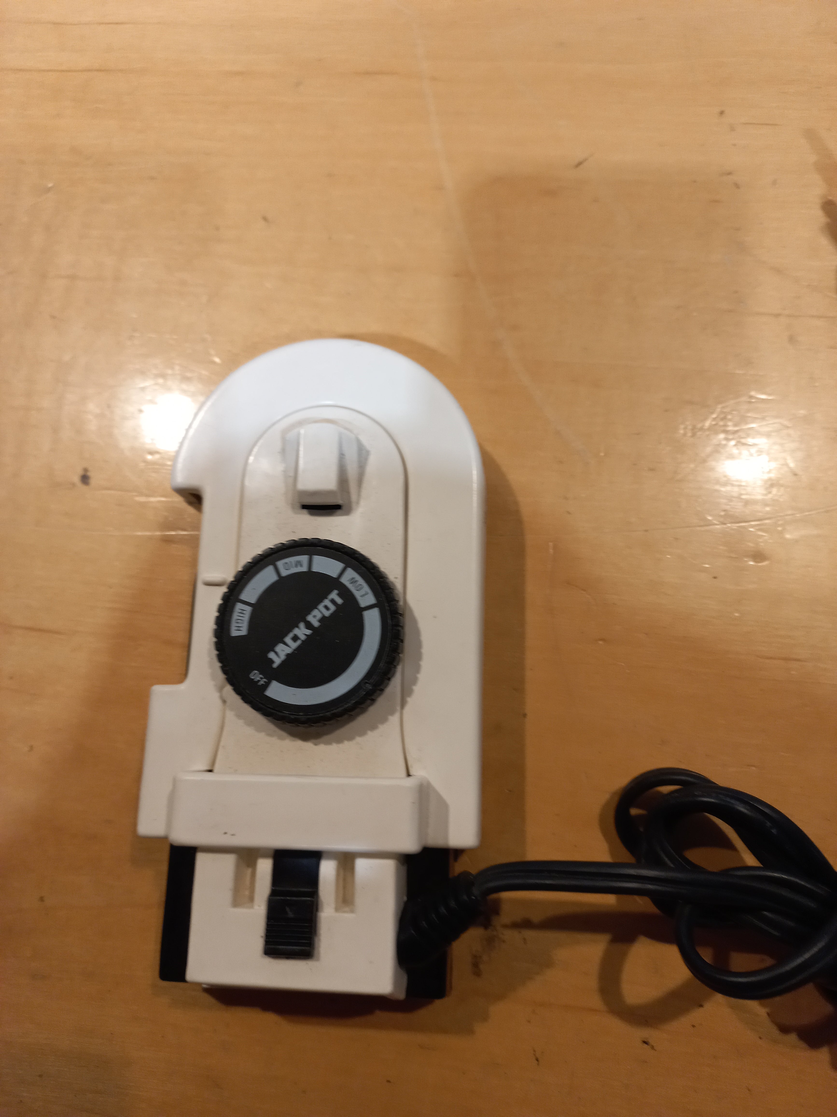 🧳 Jackpot Travel Iron with Folding Case Handle