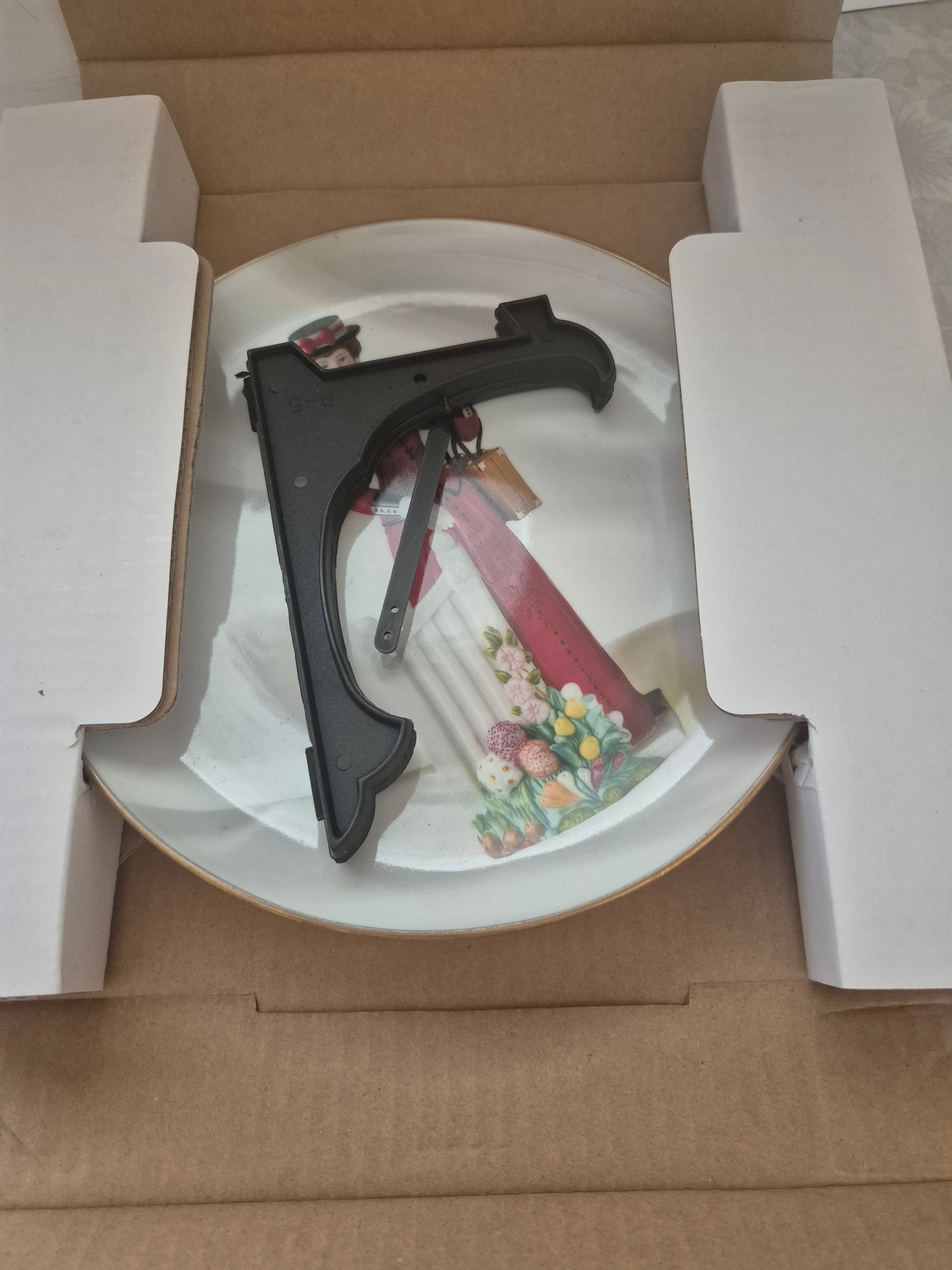 🌟 Avon 2009/2010 Presidents Club Plate – Collector’s Edition