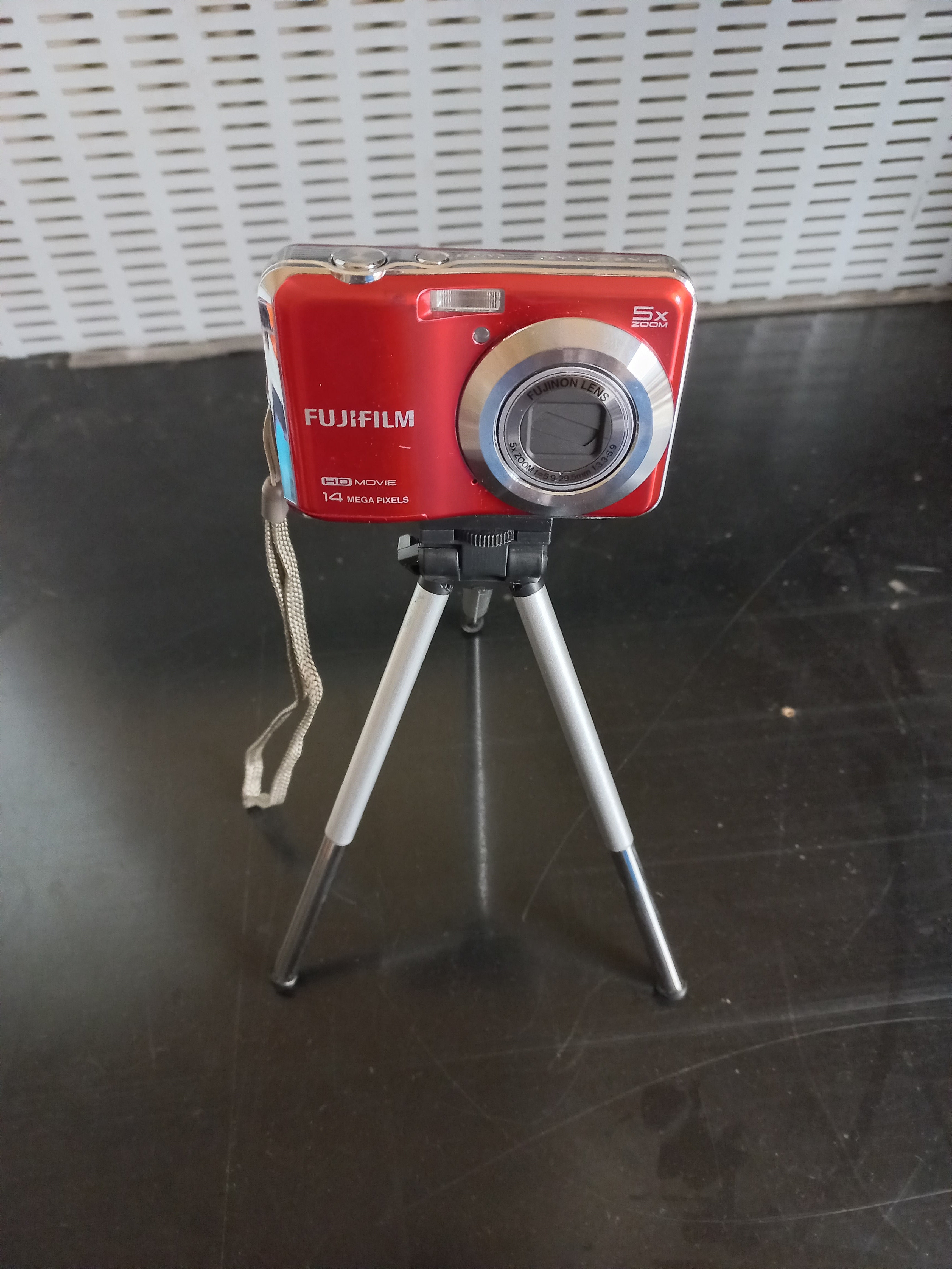 📷 Fujifilm AX600 Digital Camera + Dick Smith Tripod (Silver Aluminium)