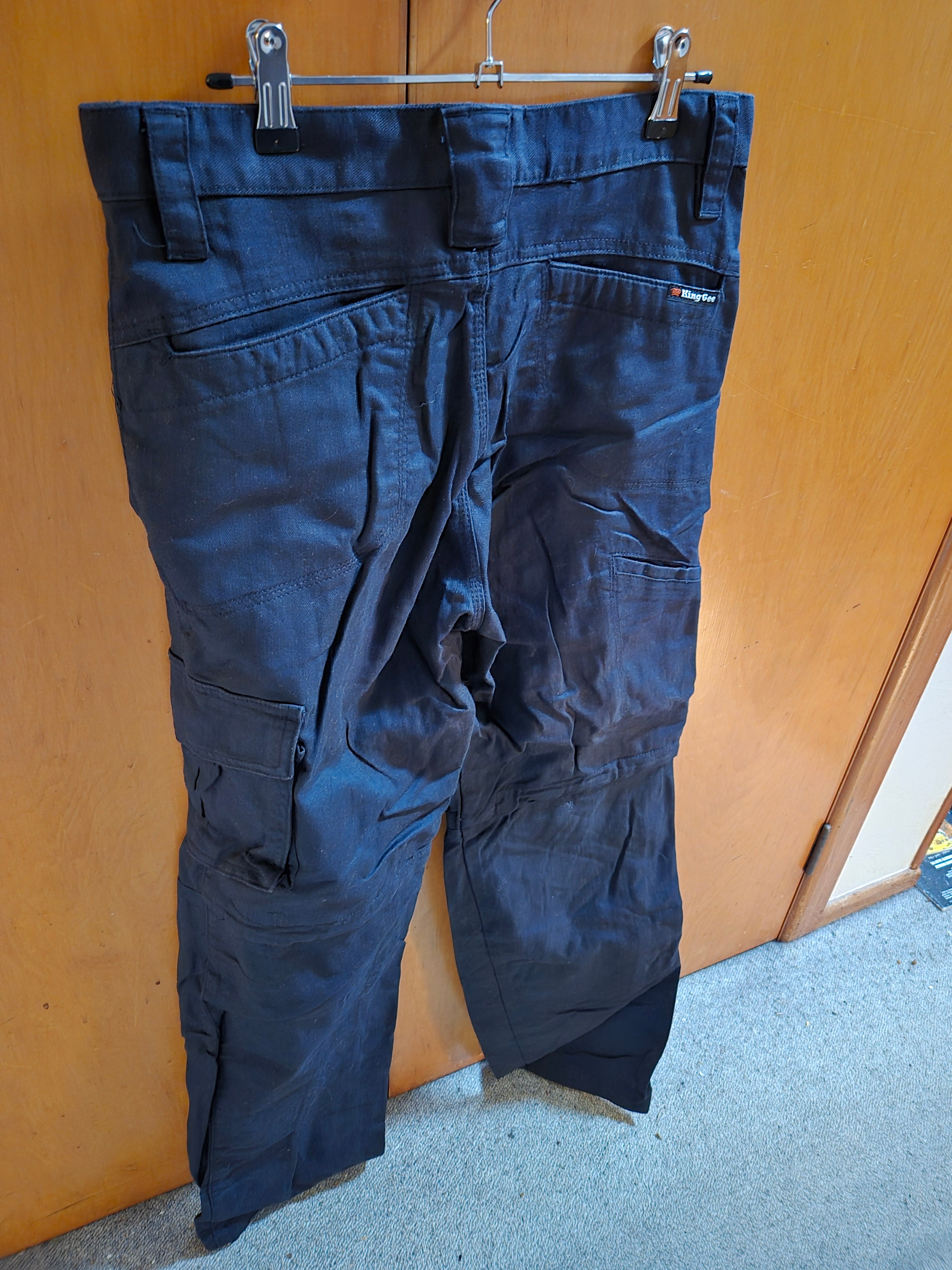 👖 King Gee Cargo Work Pants – Size 82R 🖤