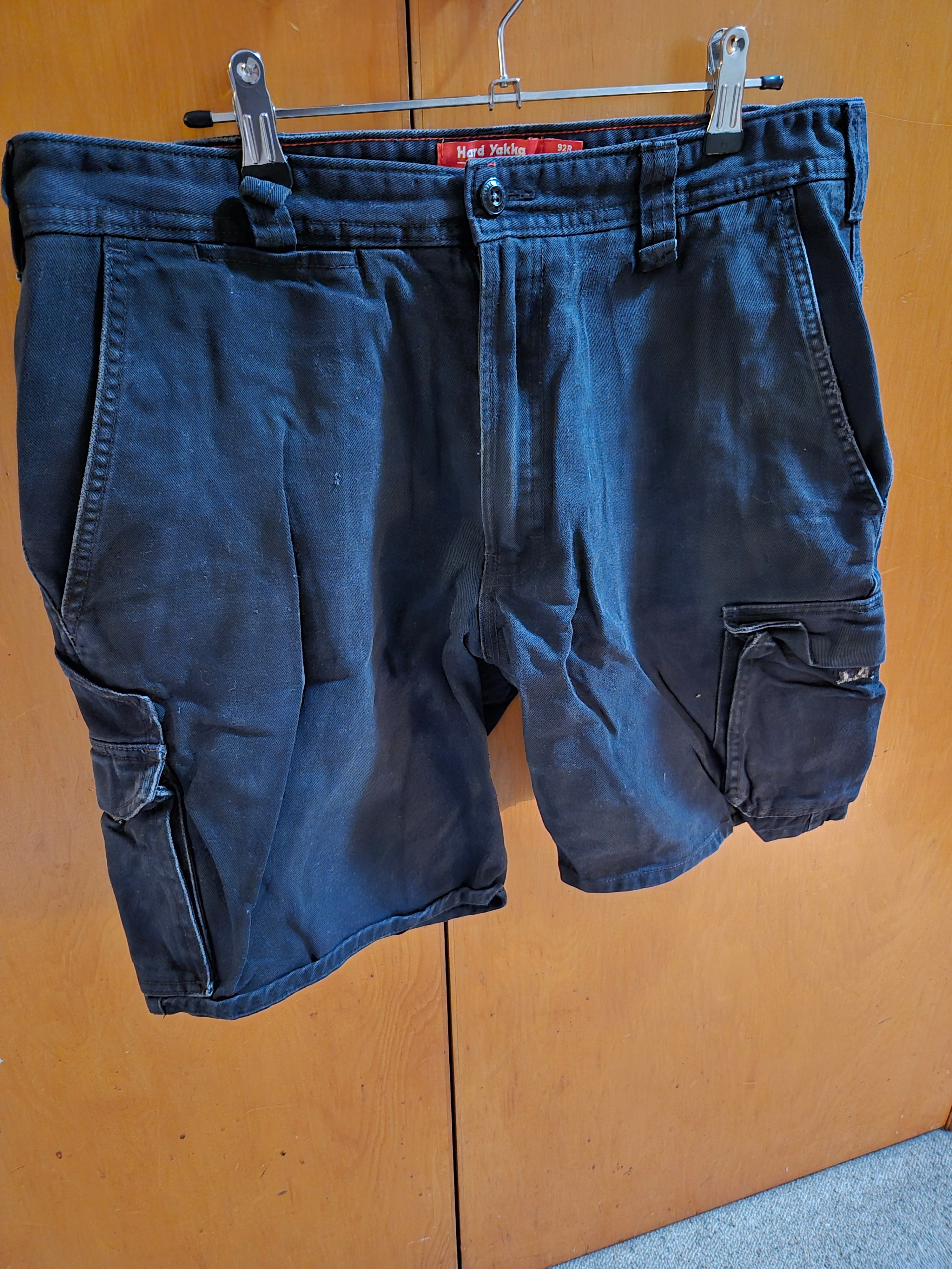 🛠️ Hard Yakka Men's Black Denim Shorts – Size 92R / 36