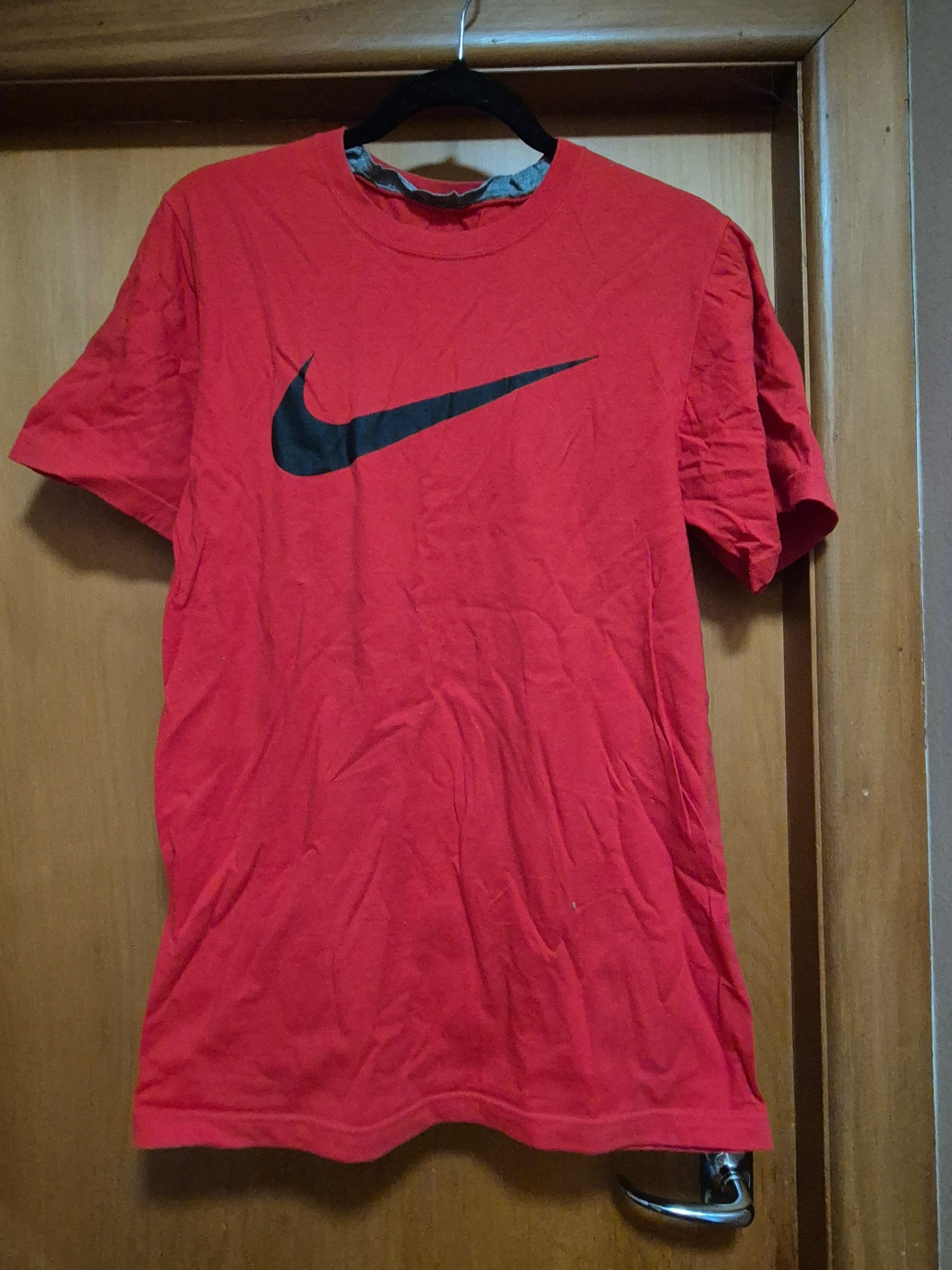 👕 Nike Men’s Red Cotton T-Shirt – Size S 🔴