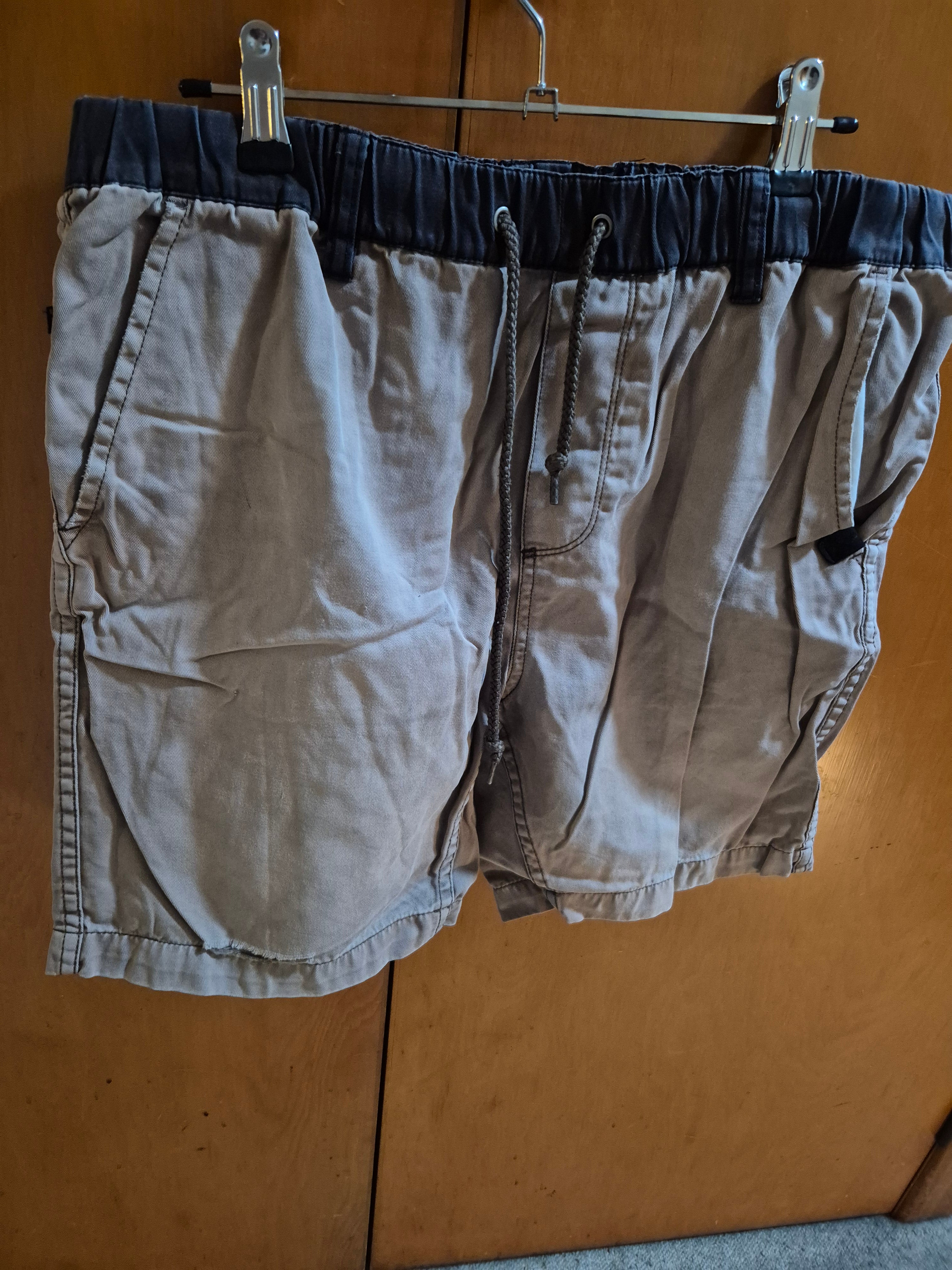 🩳 Men’s Summer Denim Cotton Shorts – Rustic Brand – Size L 🟤⚫