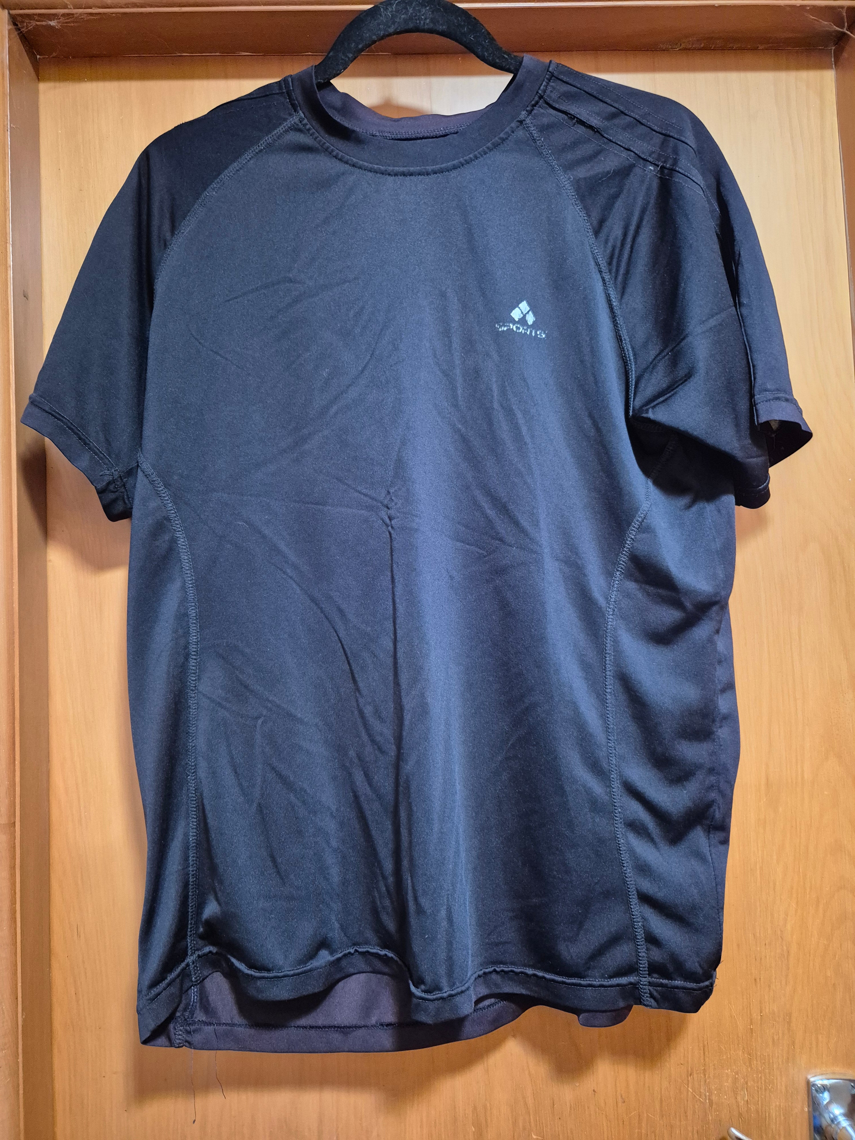 🏃♂️ Men’s Sports Brand T-Shirt – Size S 🖤