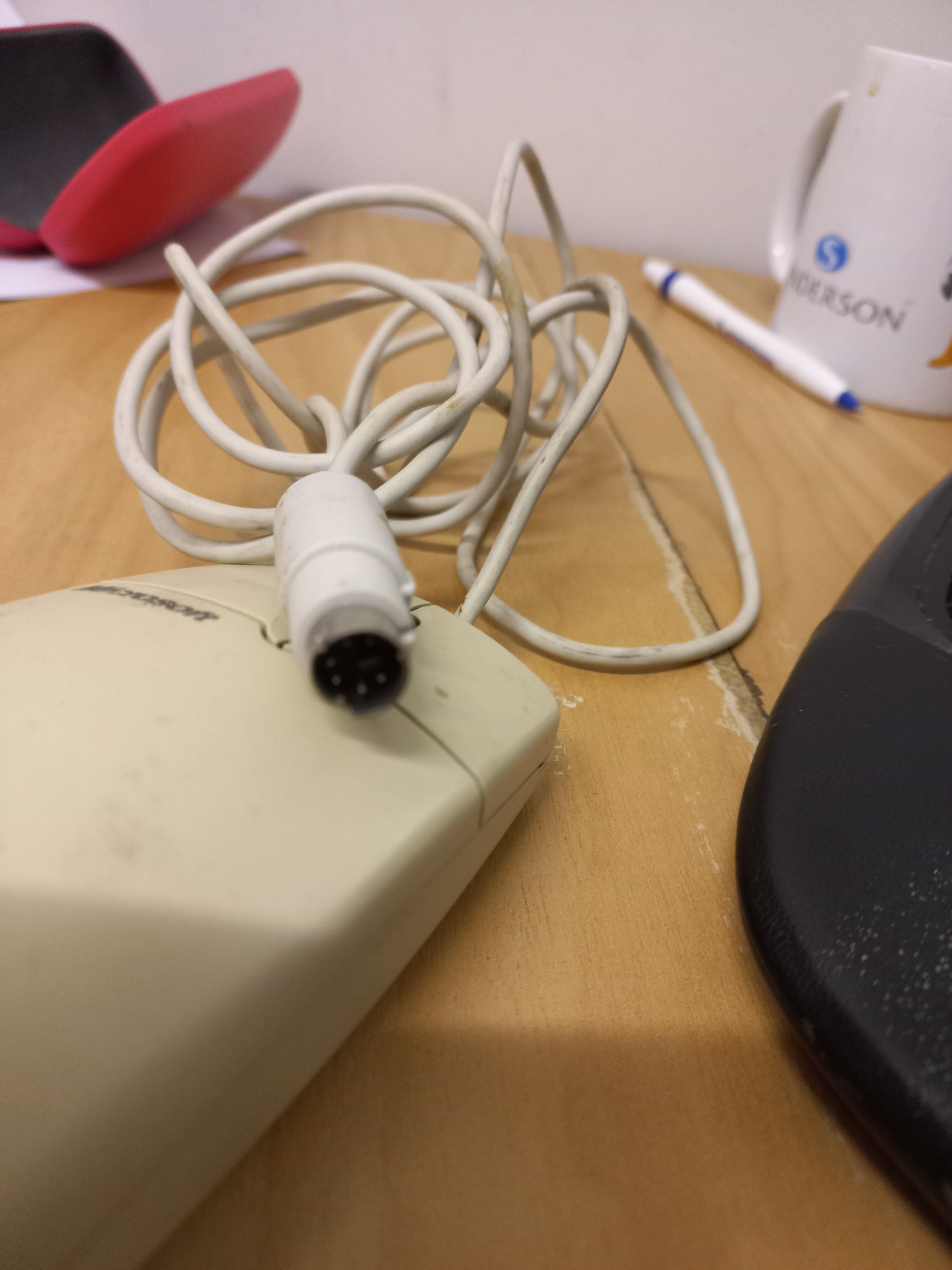 Microsoft Ball Mouse – PS/2 (6‑Pin Round Plug)
