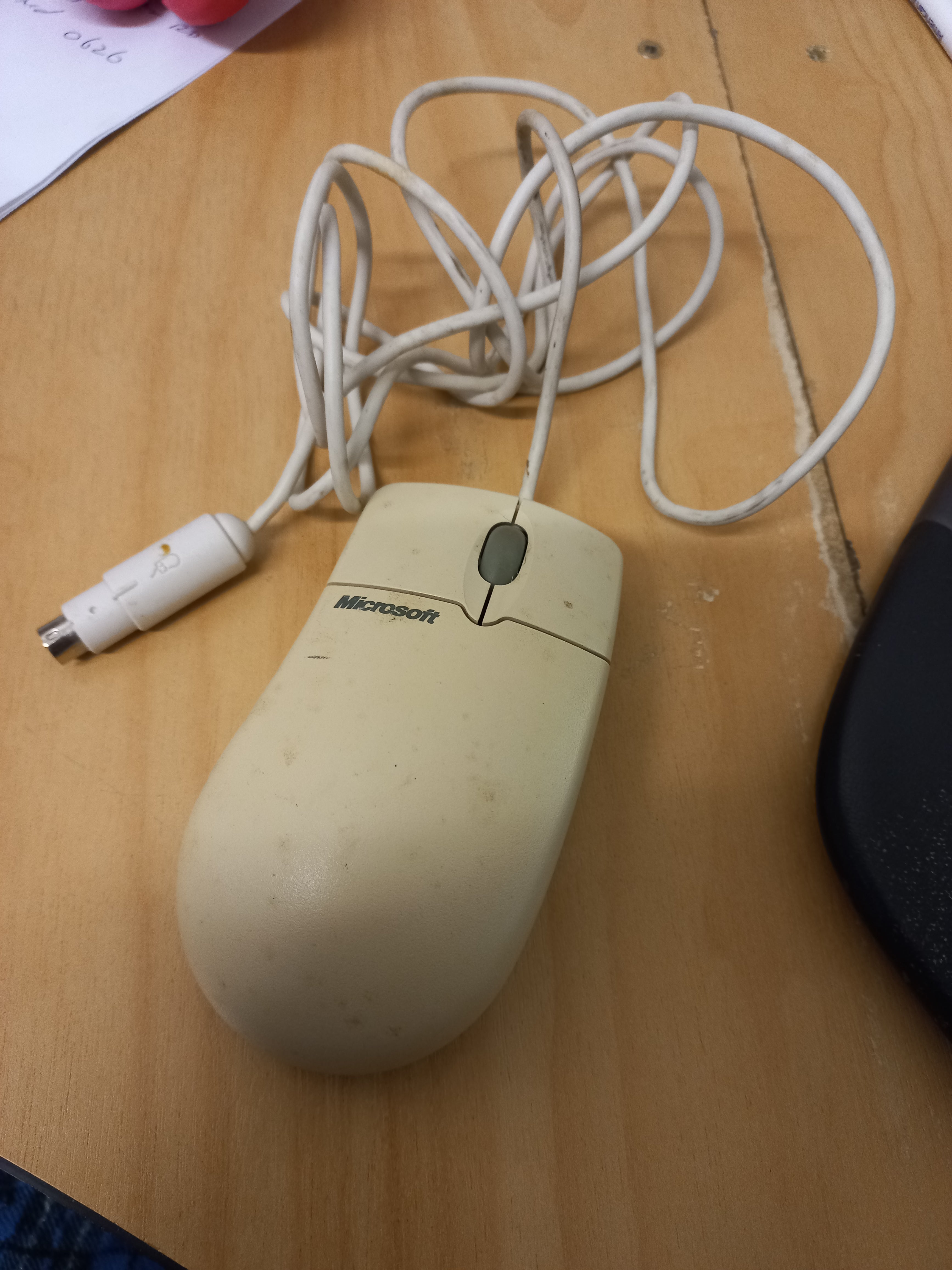 Microsoft Ball Mouse – PS/2 (6‑Pin Round Plug)