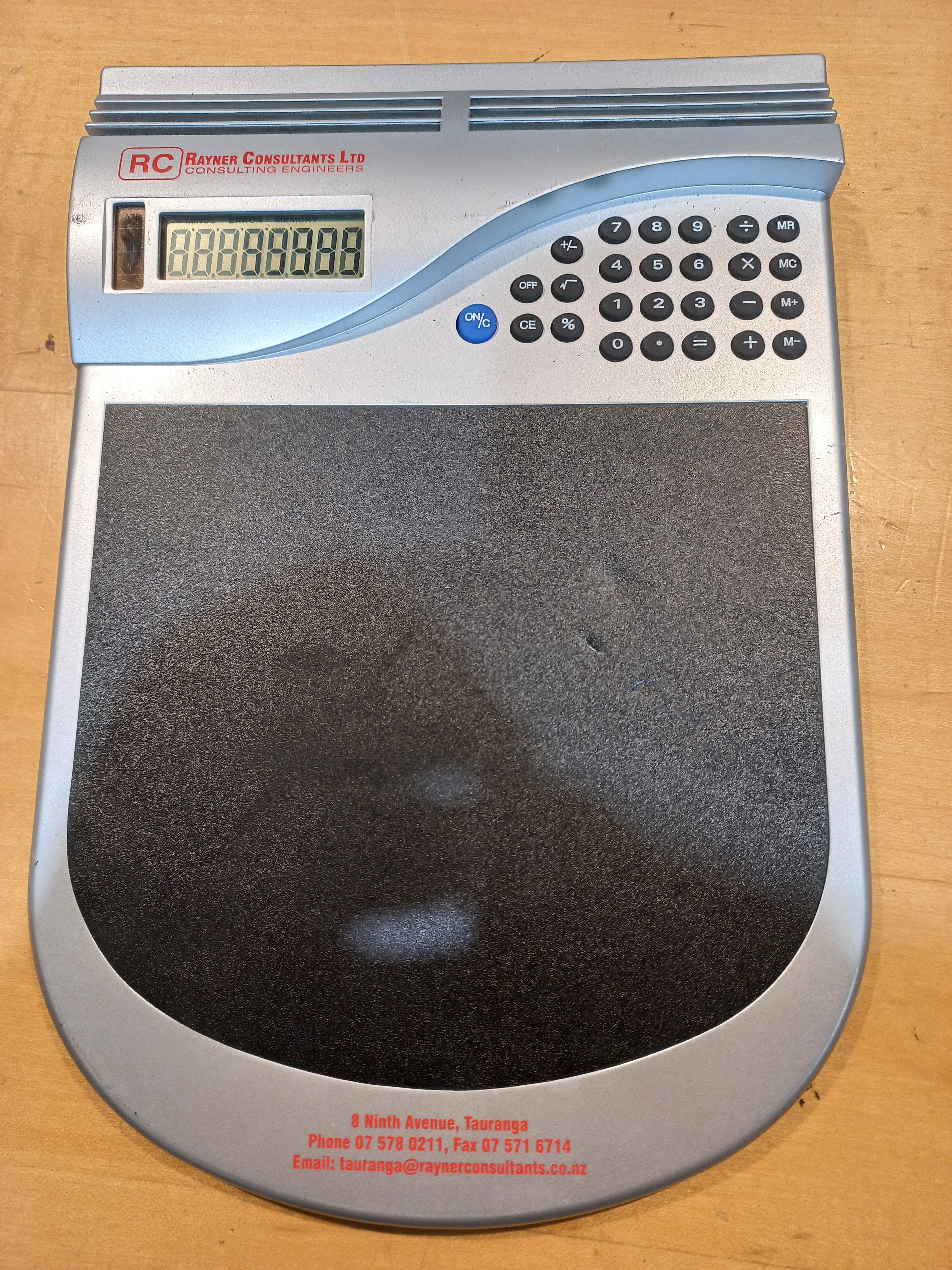 🖱️ Mouse Pad with Built-In Calculator