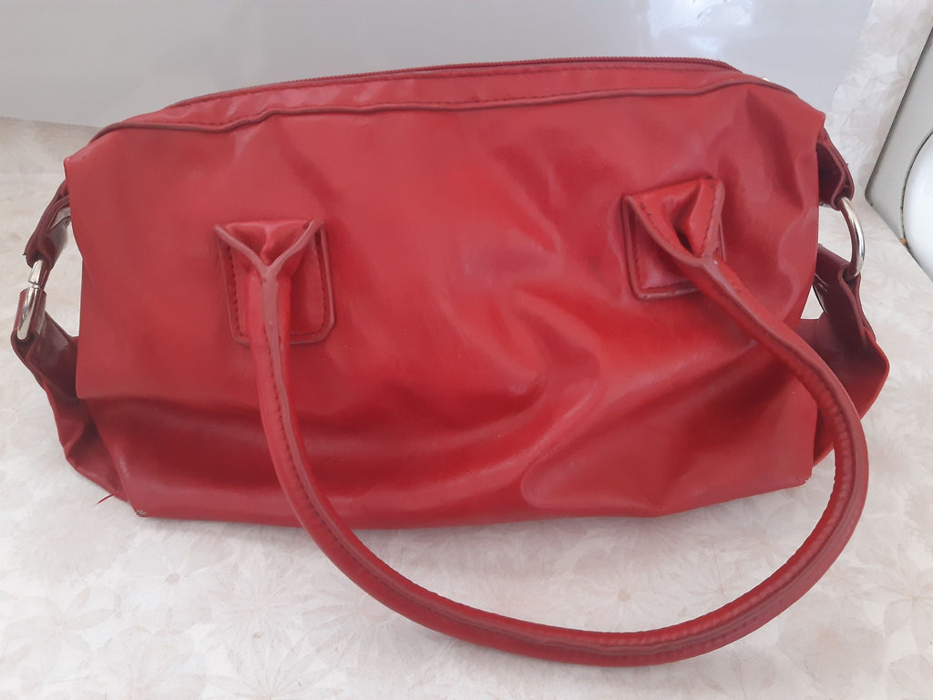 👜 Red Handbag – Beautiful In Excellent Condition! 👜