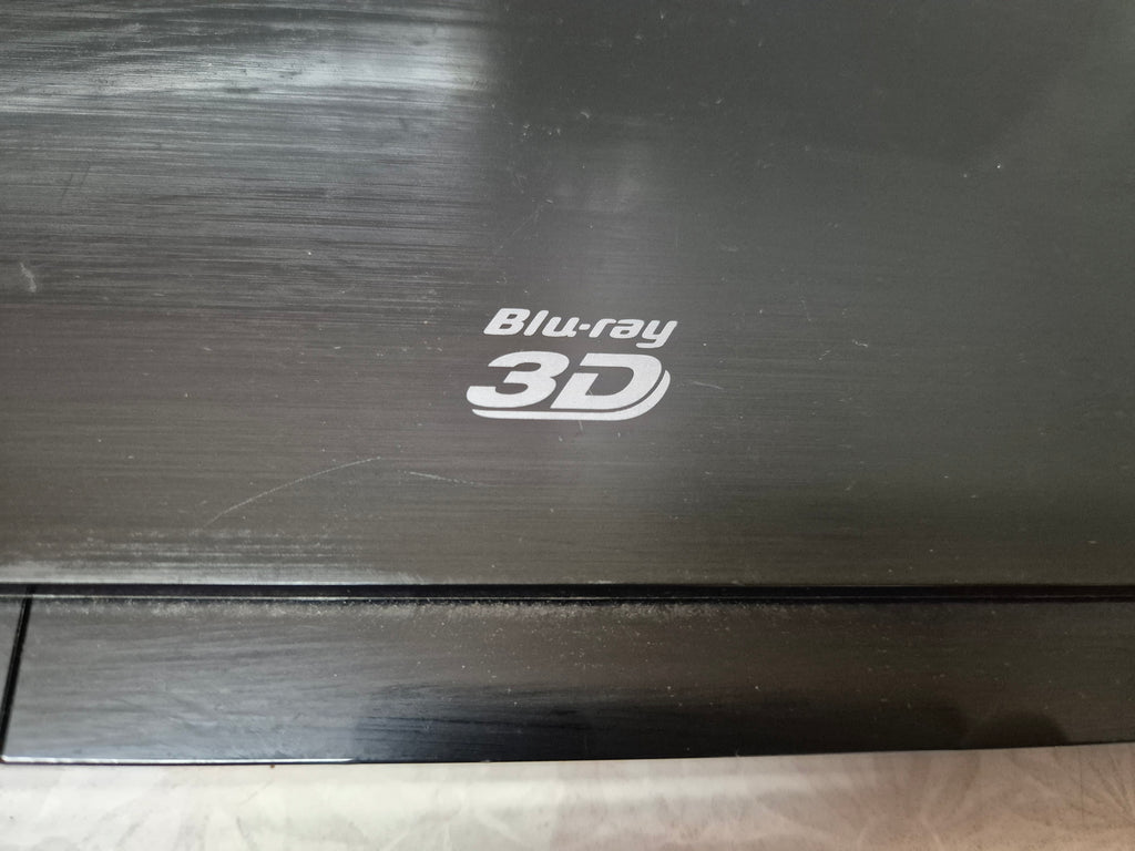Samsung BD-D5500 Blu-ray Player in good working condition.