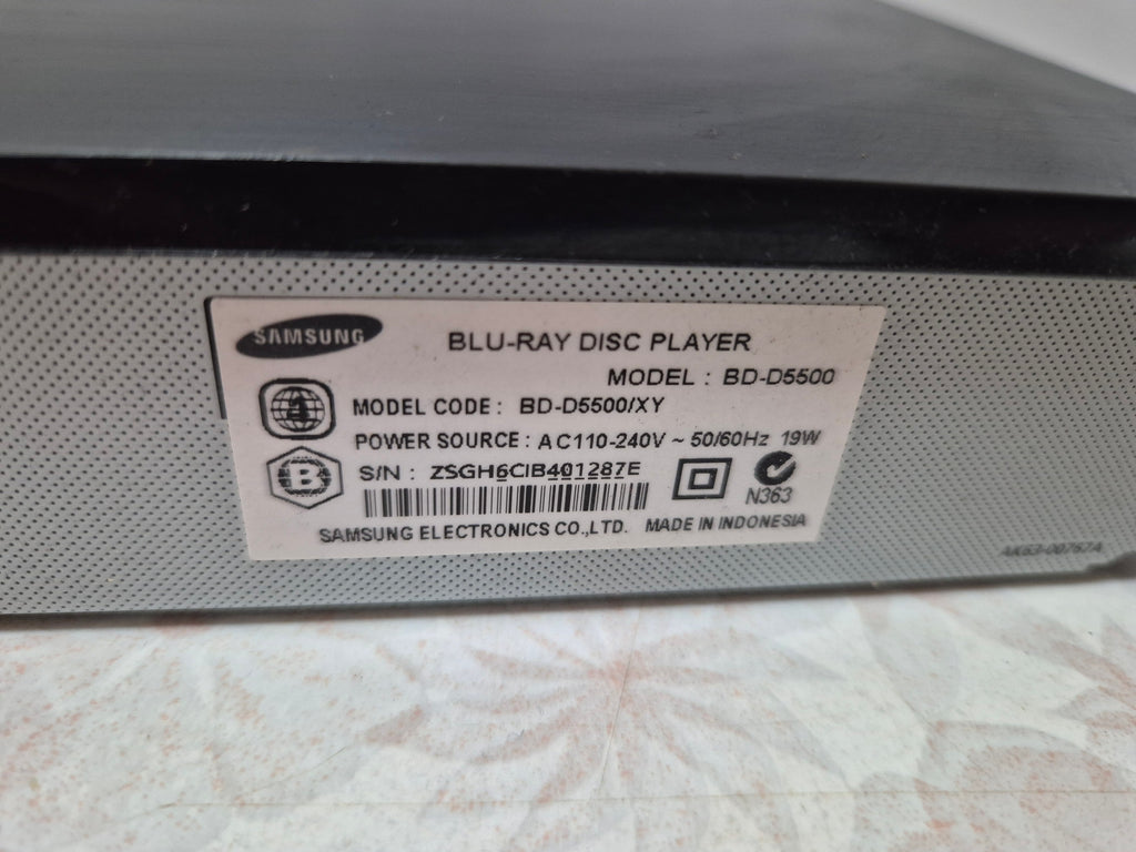Samsung BD-D5500 Blu-ray Player in good working condition.