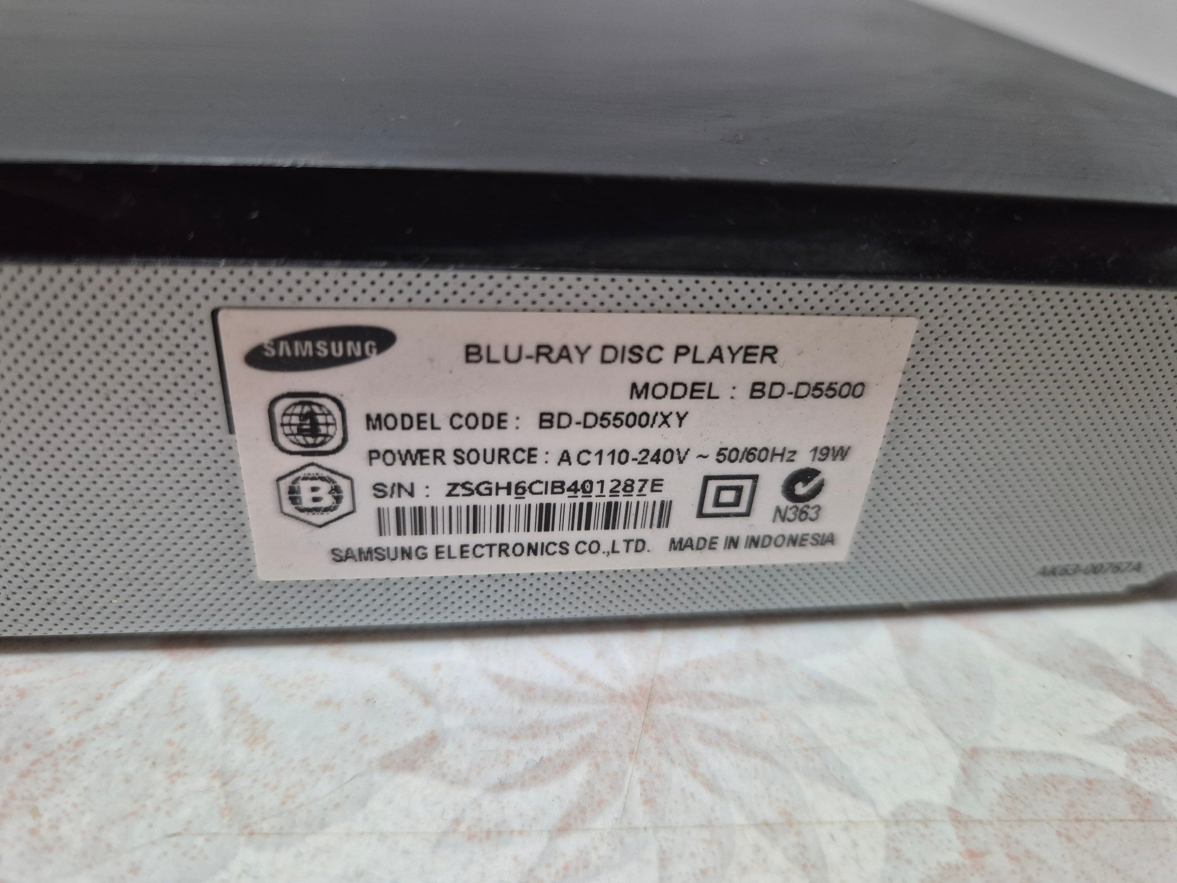 Samsung BD-D5500 Blu-ray Player in good working condition.