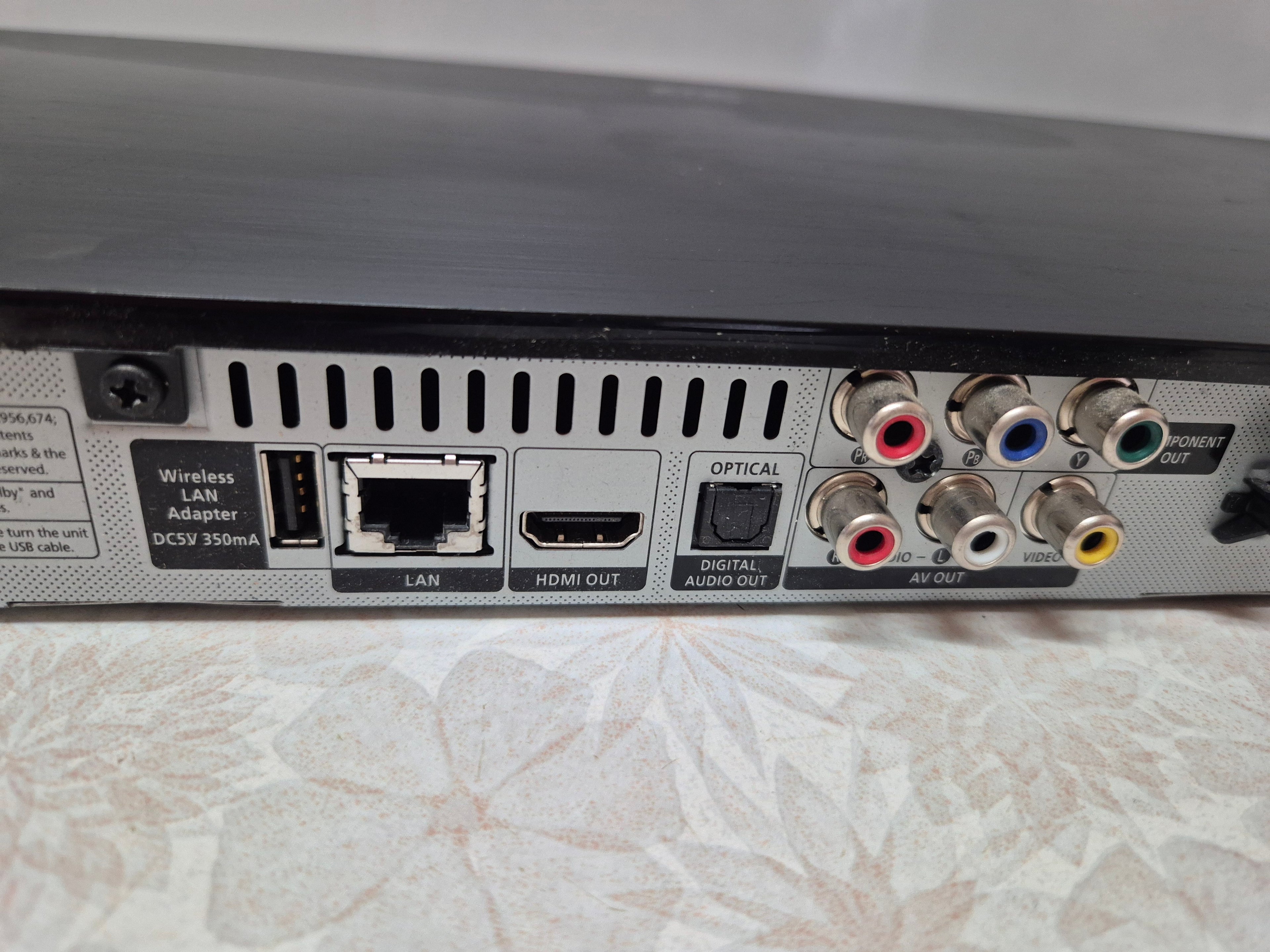 Samsung BD-D5500 Blu-ray Player in good working condition.