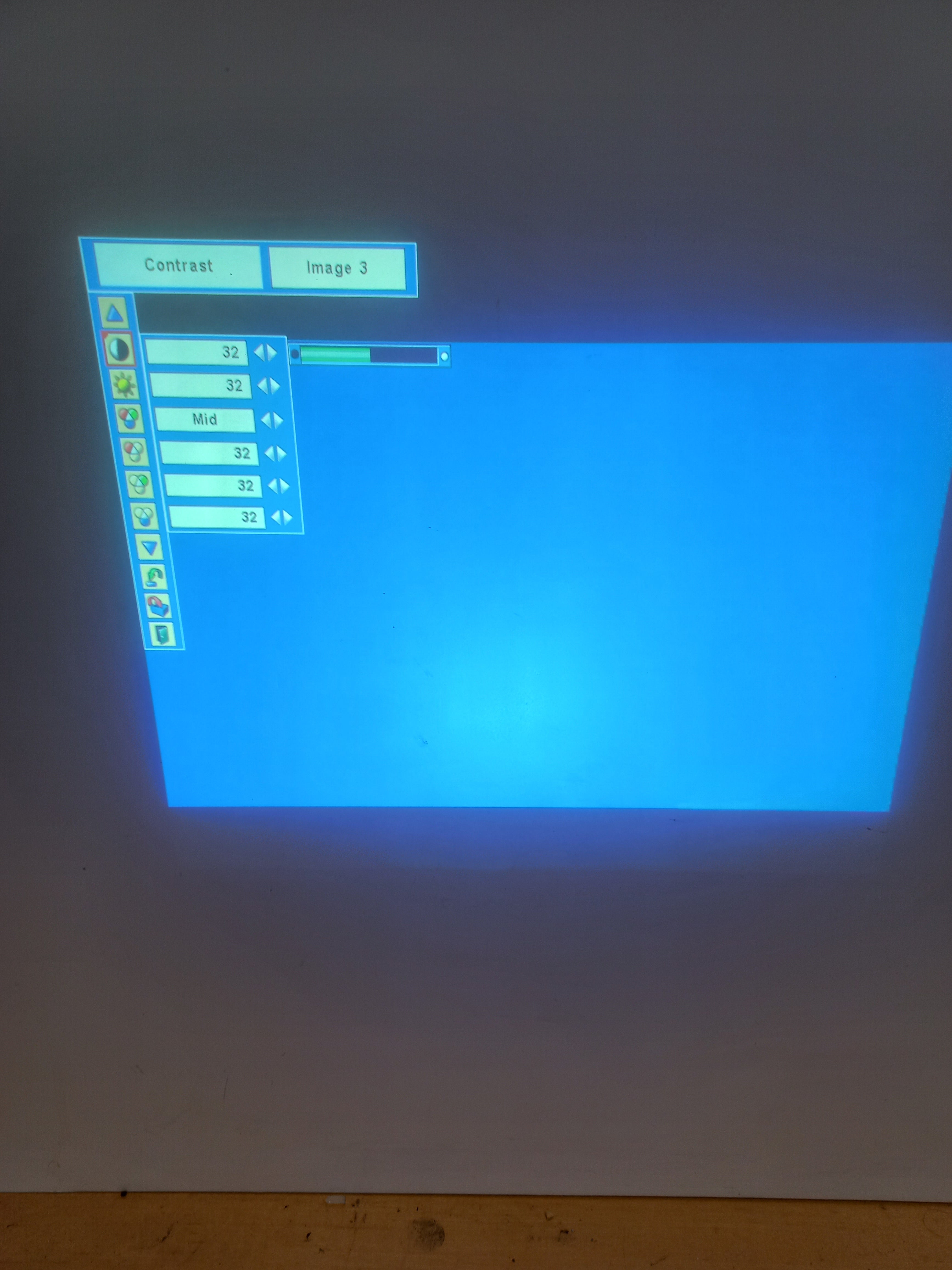 Sanyo Pro xtraX Multimedia Projector – PLC-XU75
