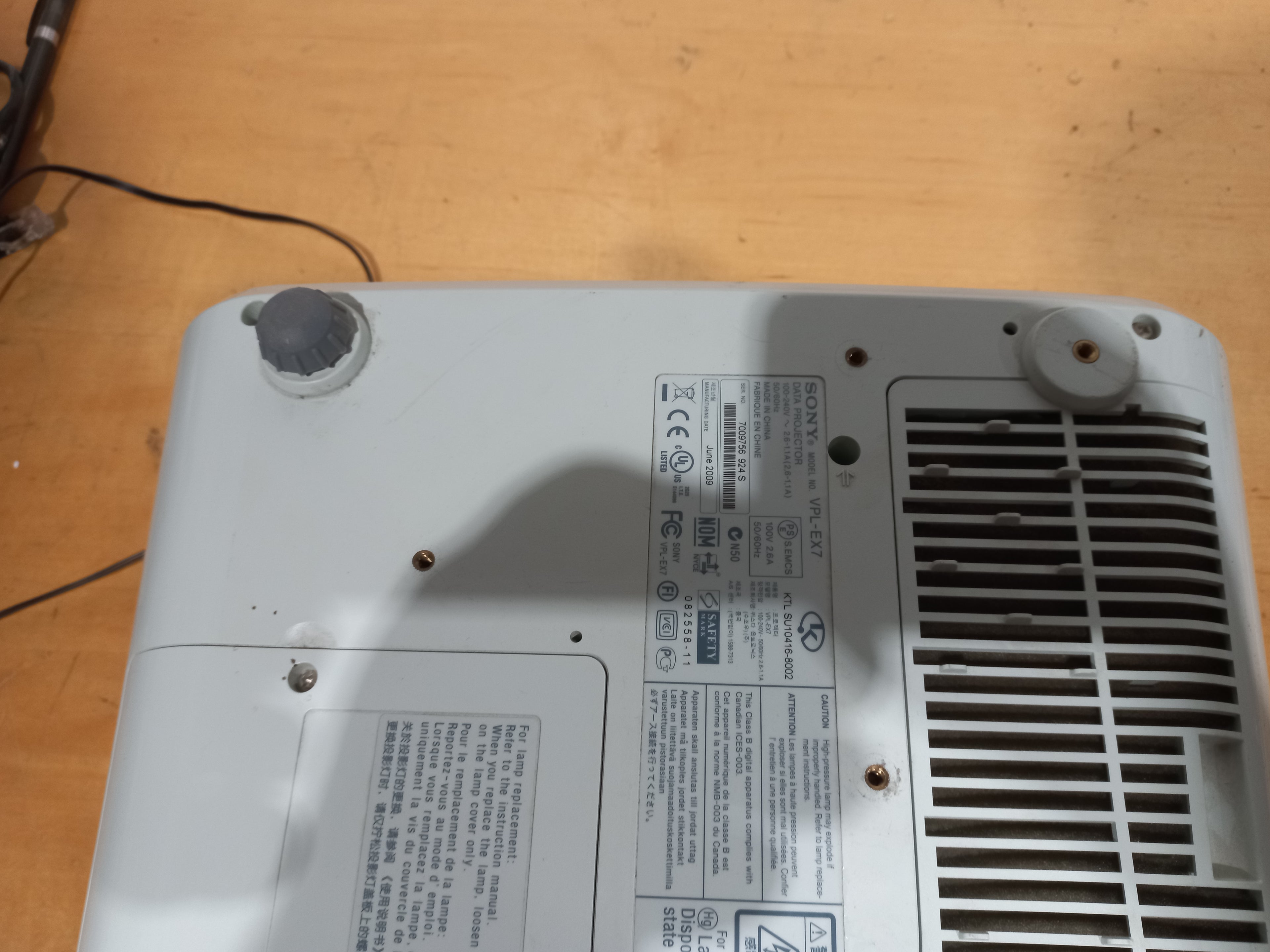 Sony VPL‑EX7 XGA Projector – Good Working Condition – One Foot Missing