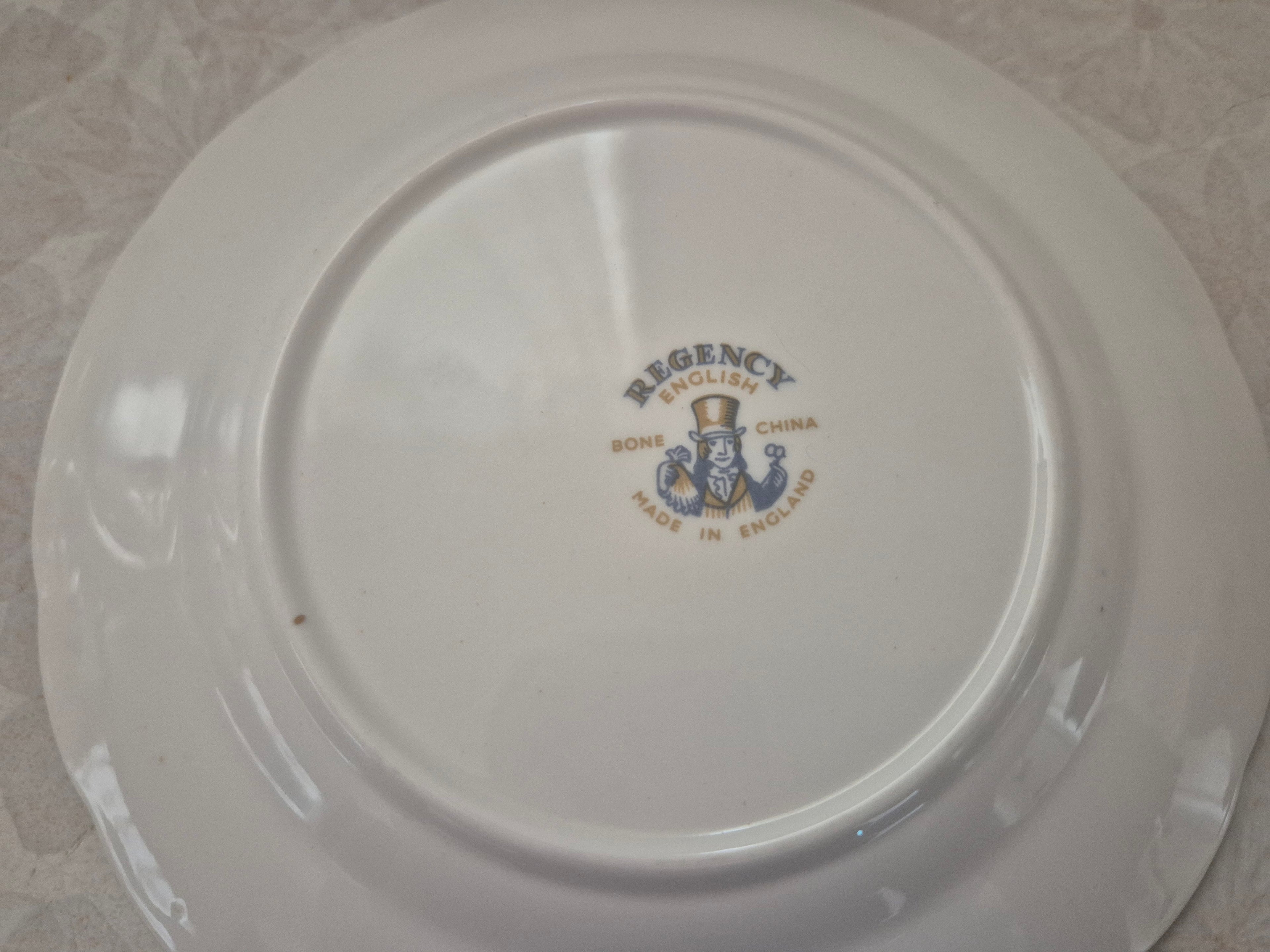 🍽️ Regency Bone China Trio – Cup, Saucer & Plate Set – Gold &amp; White Rose Design 🌹