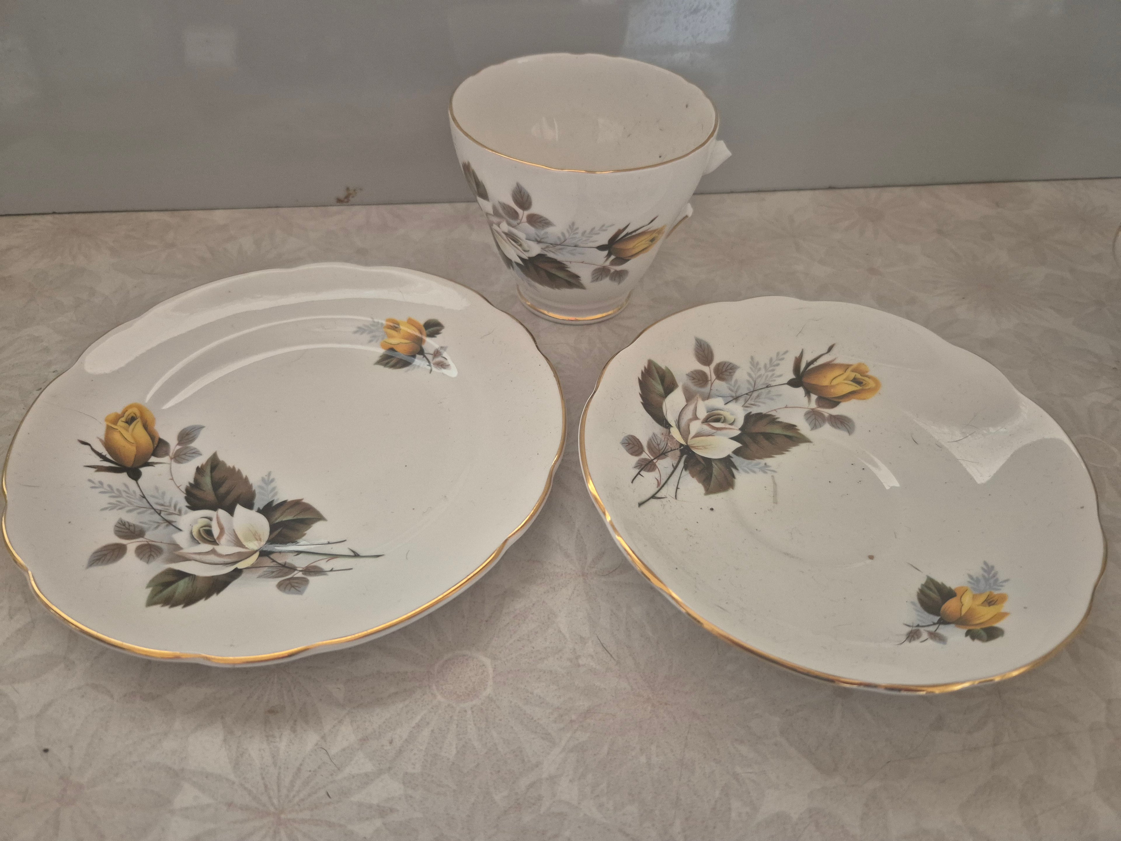 🍽️ Regency Bone China Trio – Cup, Saucer & Plate Set – Gold &amp; White Rose Design 🌹