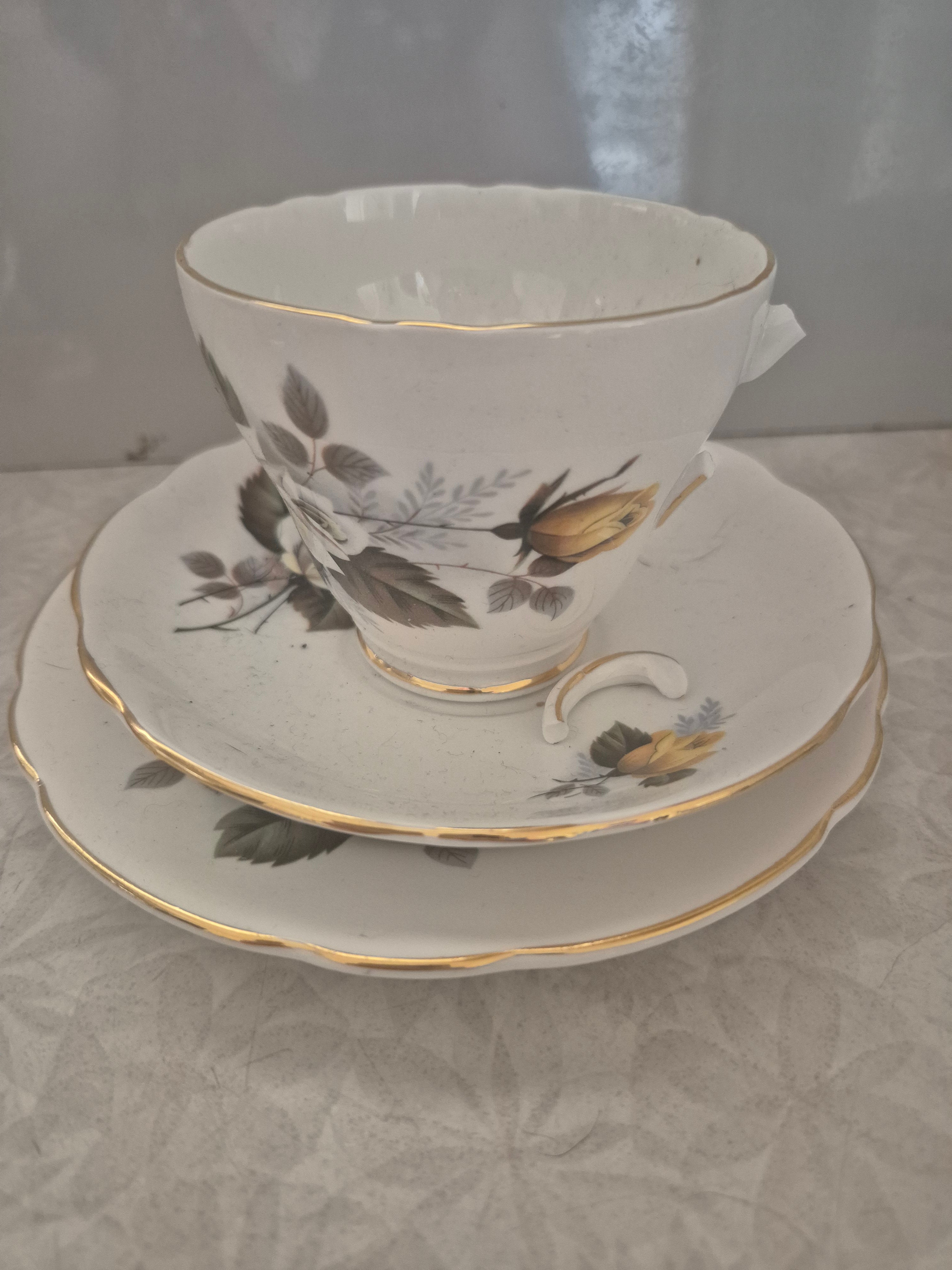 🍽️ Regency Bone China Trio – Cup, Saucer & Plate Set – Gold &amp; White Rose Design 🌹