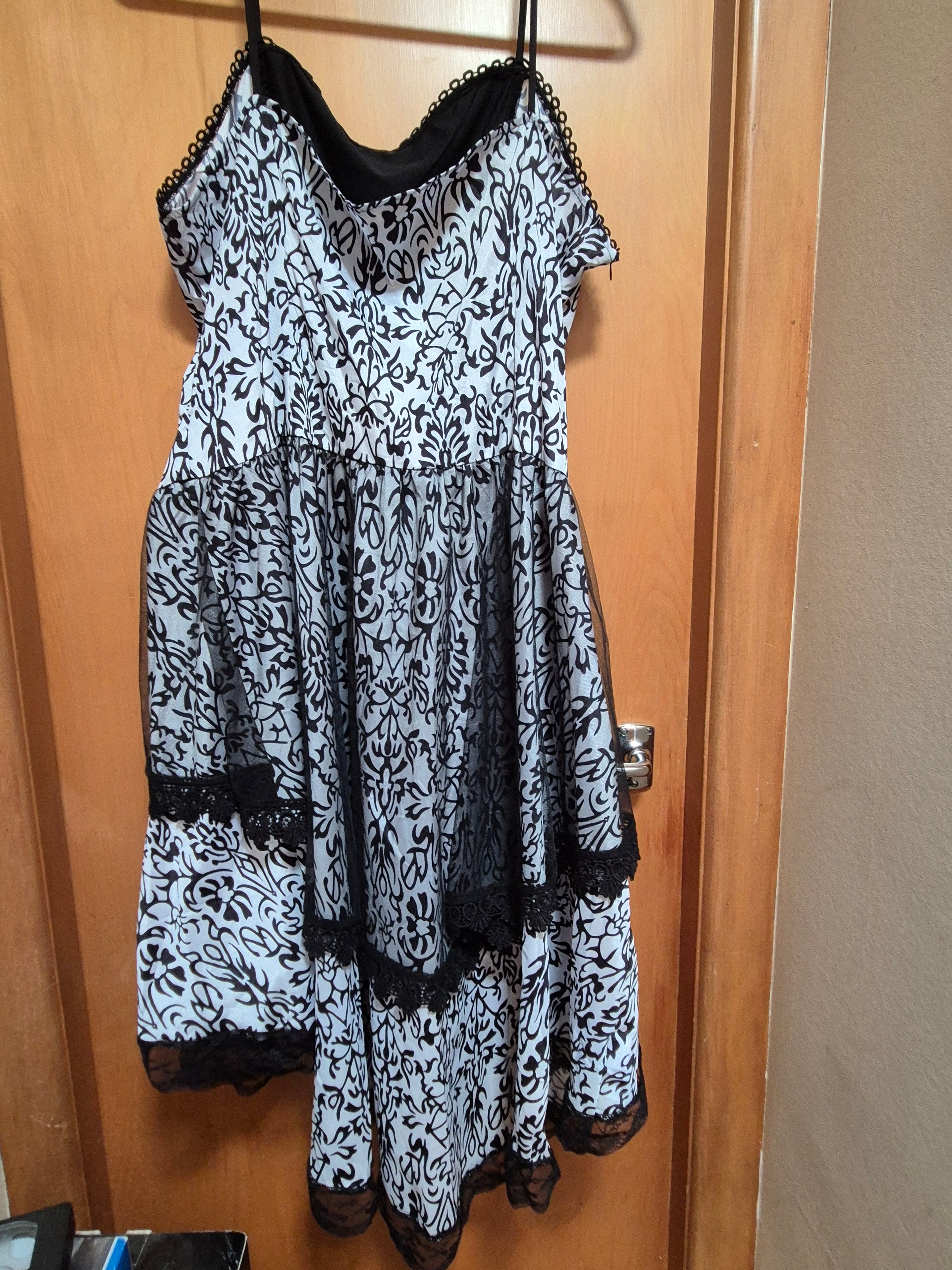🖤🤍 Brand New Black & White Dress – Size 20 🤍🖤